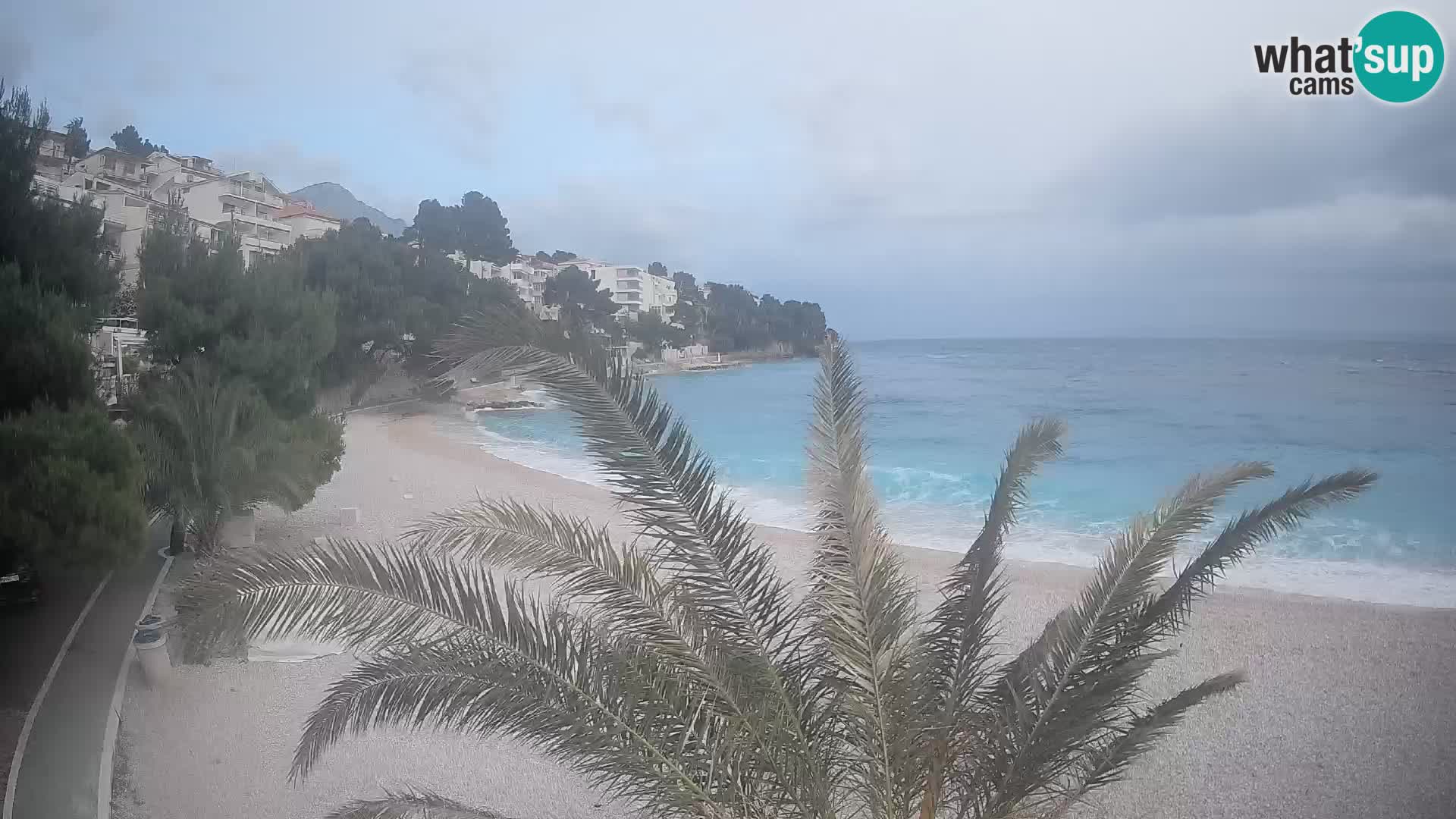 Web kamera Plaža Lučica Brela – Pogled uživo na jadransku obalu