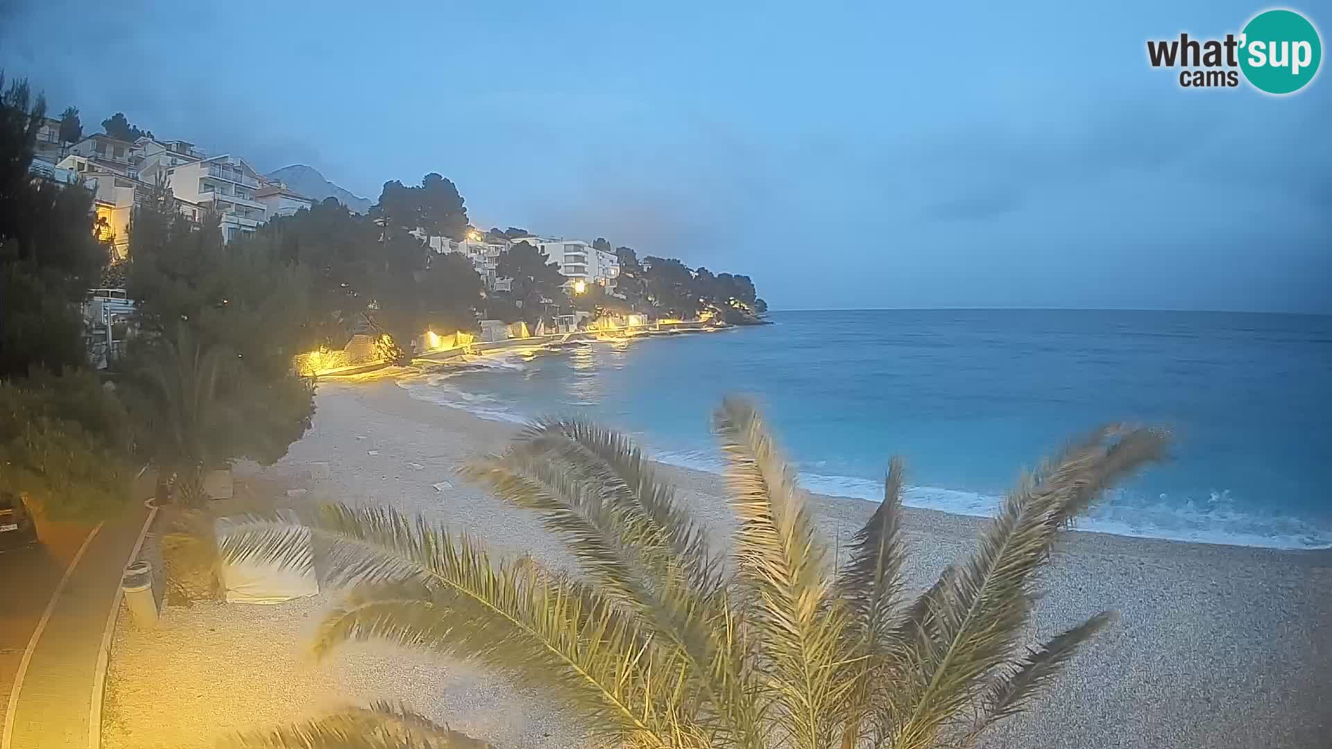 Spletna kamera Plaža Lučica Brela – Pogled v živo na Jadransko obalo