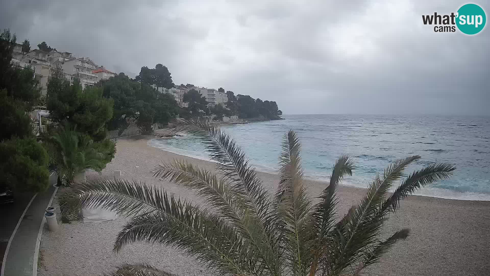 Web kamera Plaža Lučica Brela – Pogled uživo na jadransku obalu