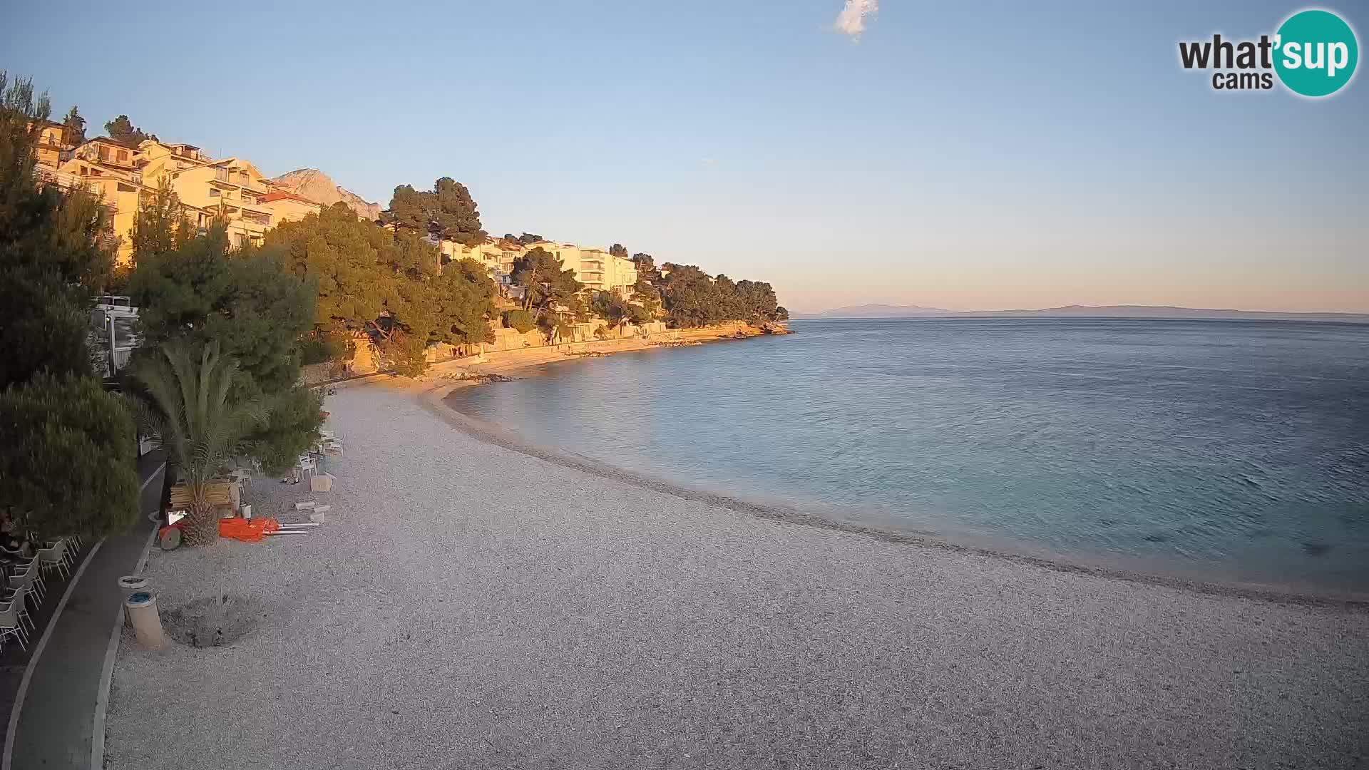 Web kamera Plaža Lučica Brela – Pogled uživo na jadransku obalu