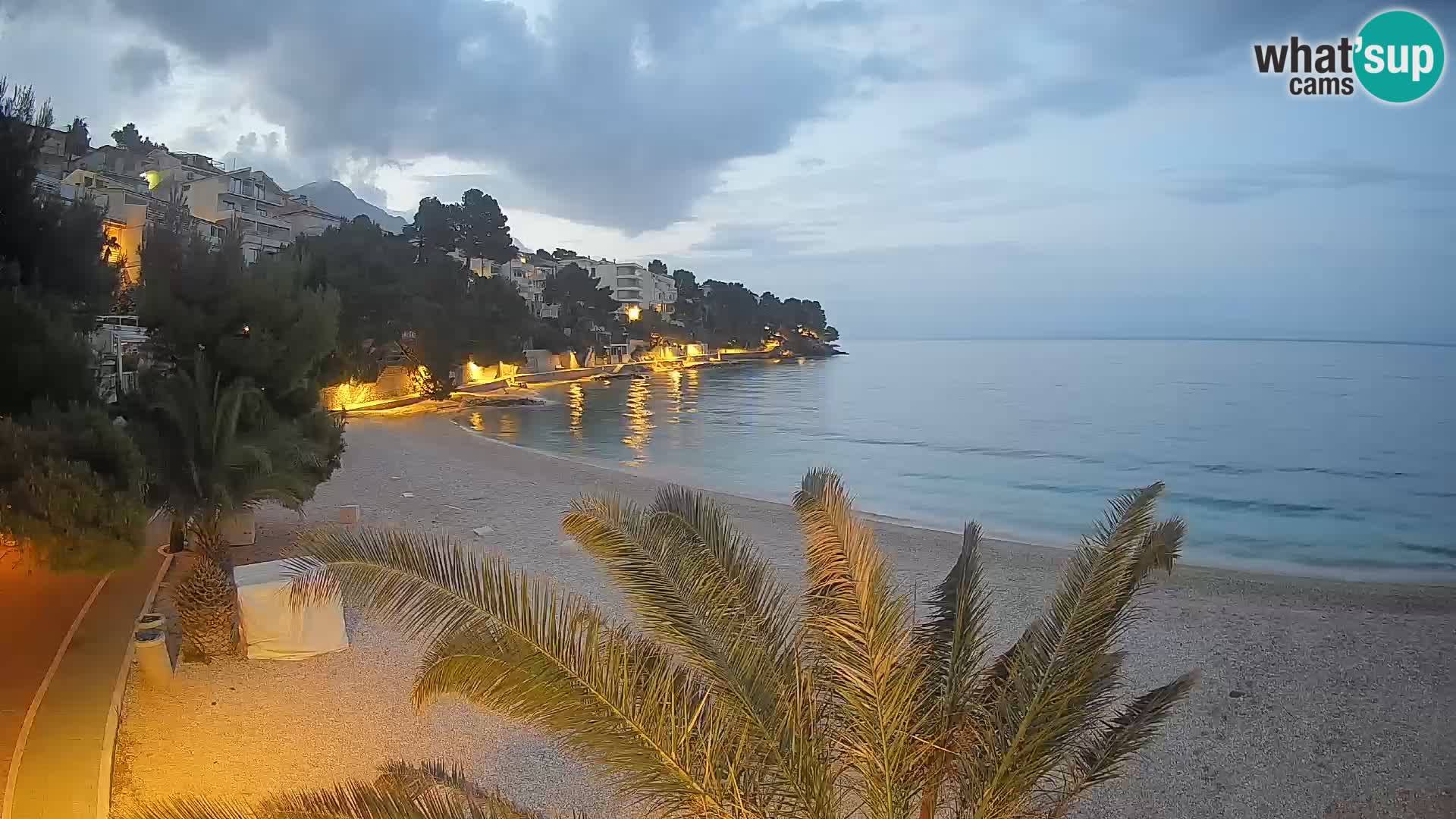 Web kamera Plaža Lučica Brela – Pogled uživo na jadransku obalu