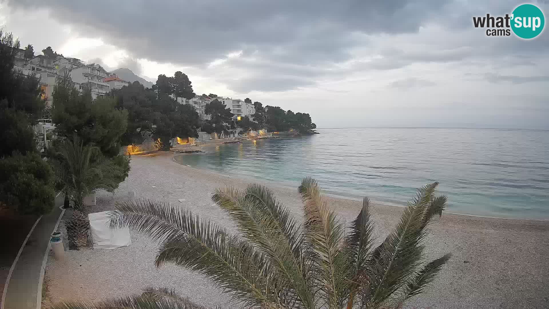 Spletna kamera Plaža Lučica Brela – Pogled v živo na Jadransko obalo