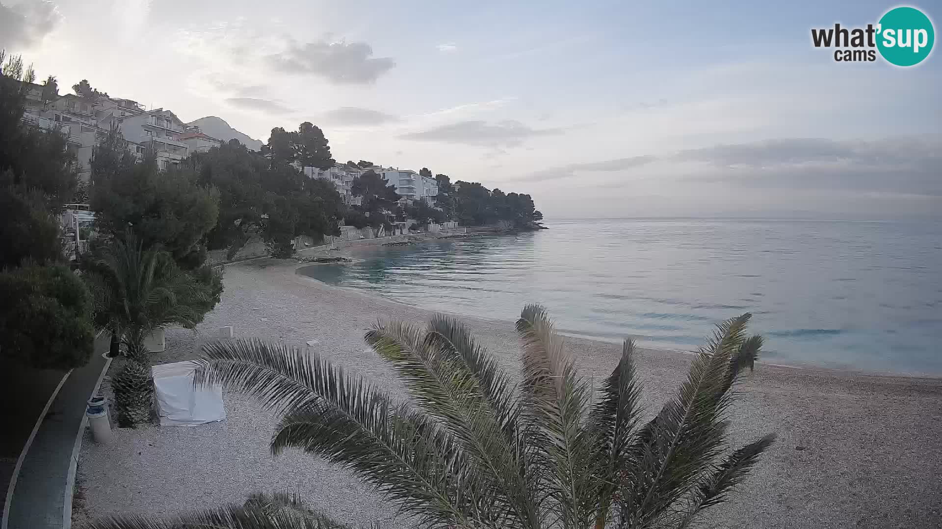 Spletna kamera Plaža Lučica Brela – Pogled v živo na Jadransko obalo