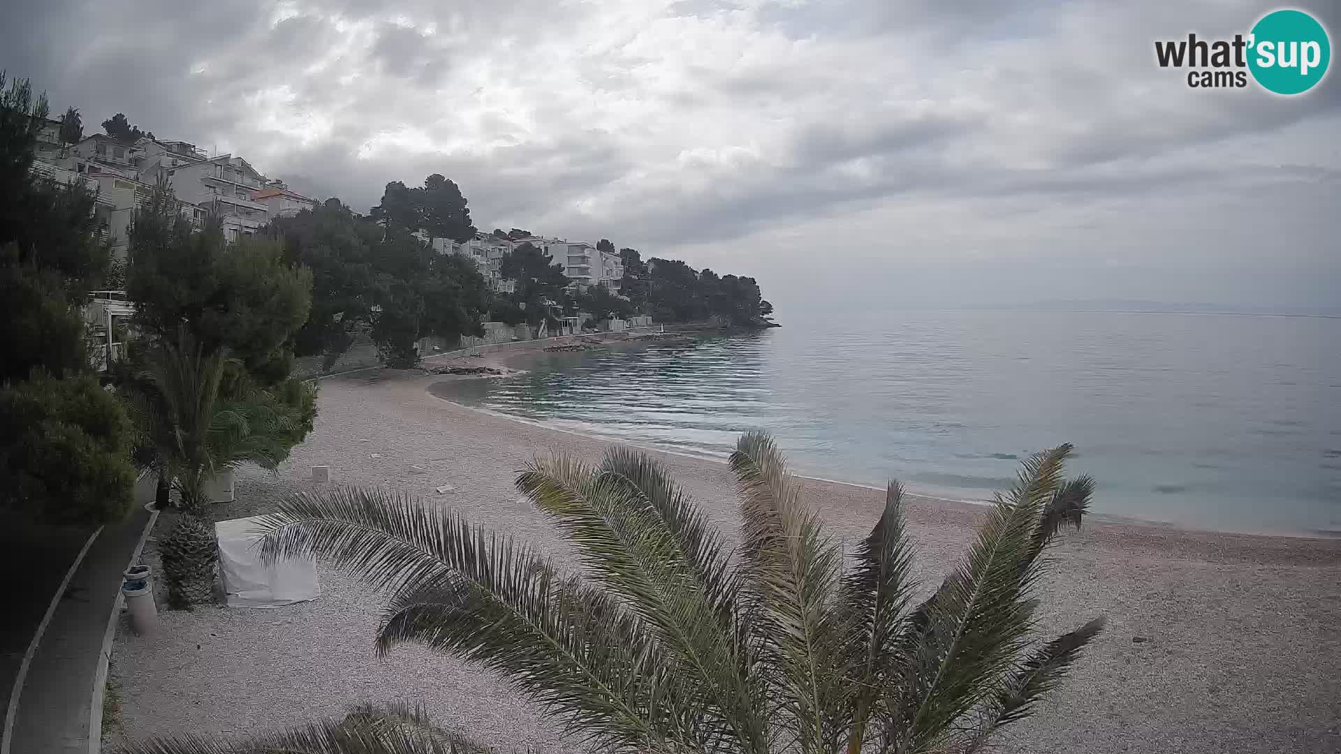 Web kamera Plaža Lučica Brela – Pogled uživo na jadransku obalu