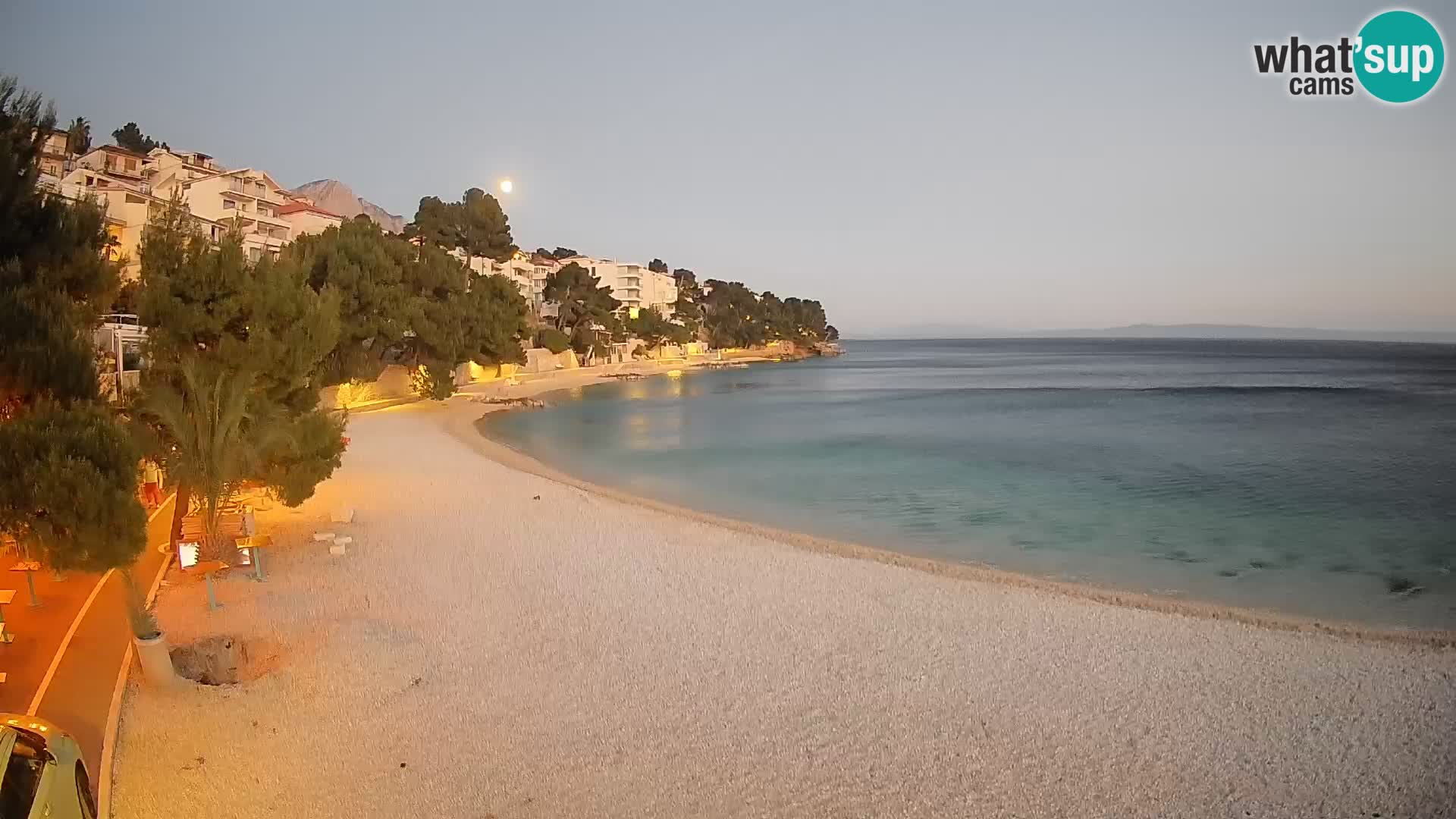 Web kamera Plaža Lučica Brela – Pogled uživo na jadransku obalu