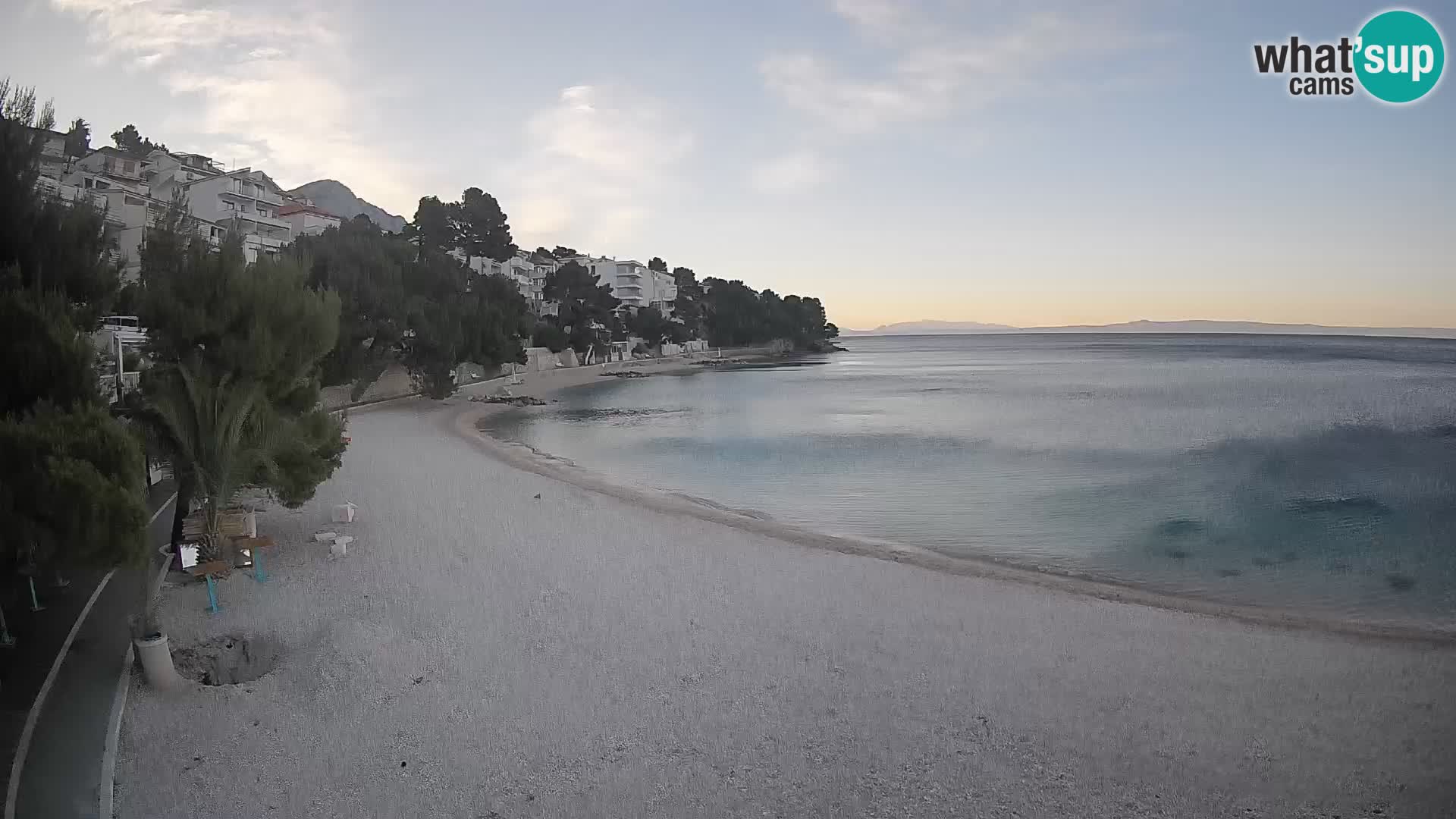 Web kamera Plaža Lučica Brela – Pogled uživo na jadransku obalu
