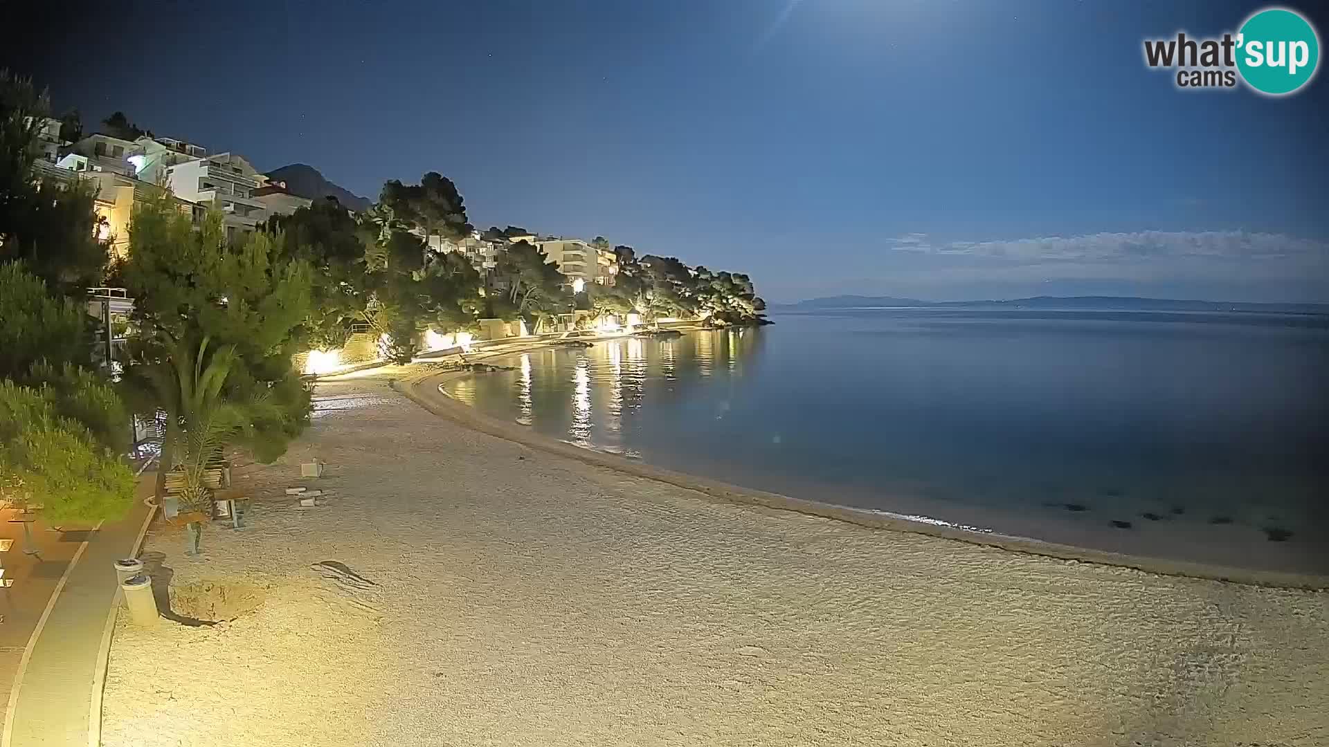 Spletna kamera Plaža Lučica Brela – Pogled v živo na Jadransko obalo