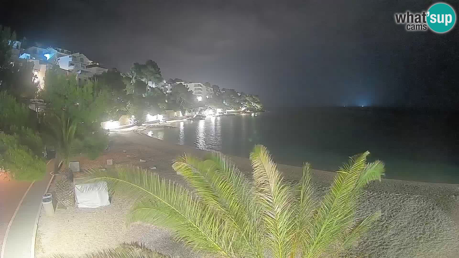 Spletna kamera Plaža Lučica Brela – Pogled v živo na Jadransko obalo