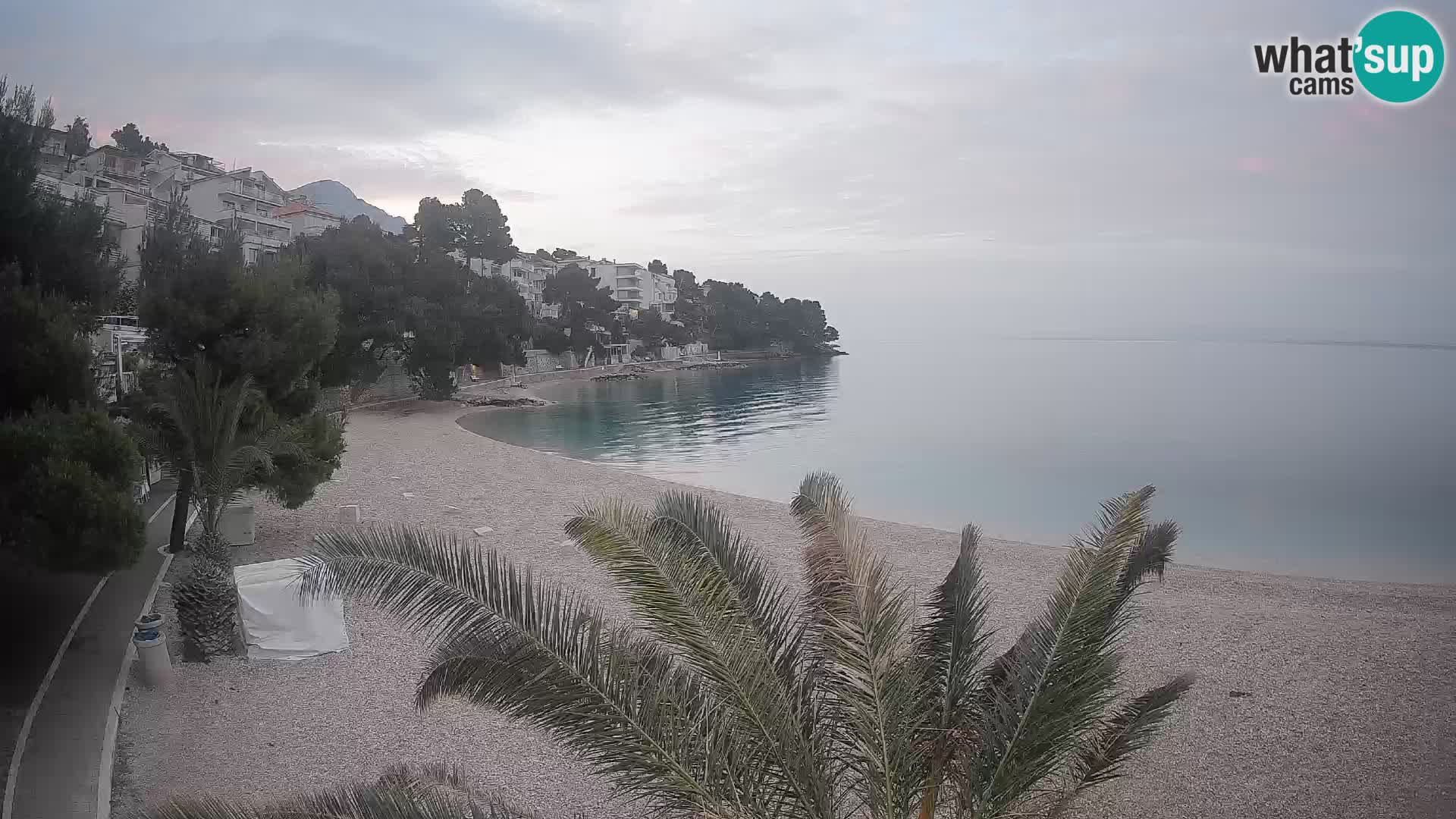 Spletna kamera Plaža Lučica Brela – Pogled v živo na Jadransko obalo