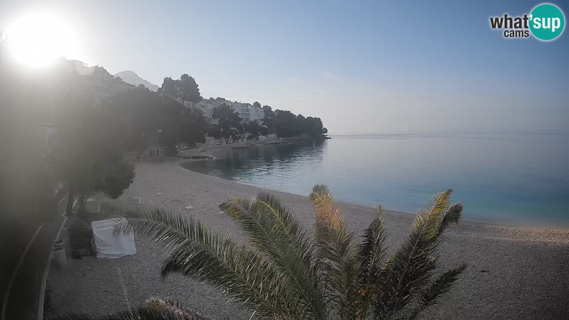 Spletna kamera Plaža Lučica Brela – Pogled v živo na Jadransko obalo