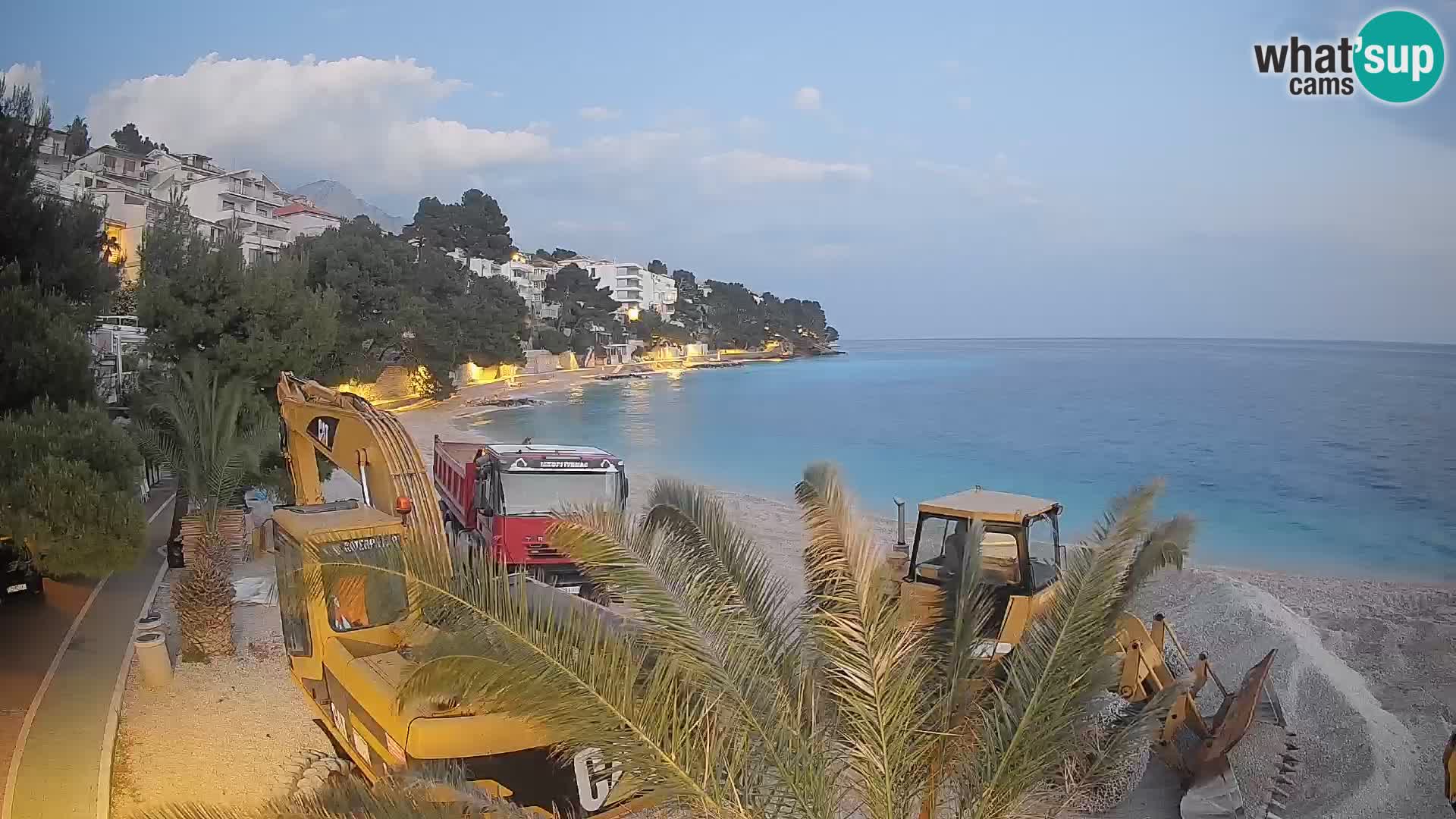 Web kamera Plaža Lučica Brela – Pogled uživo na jadransku obalu