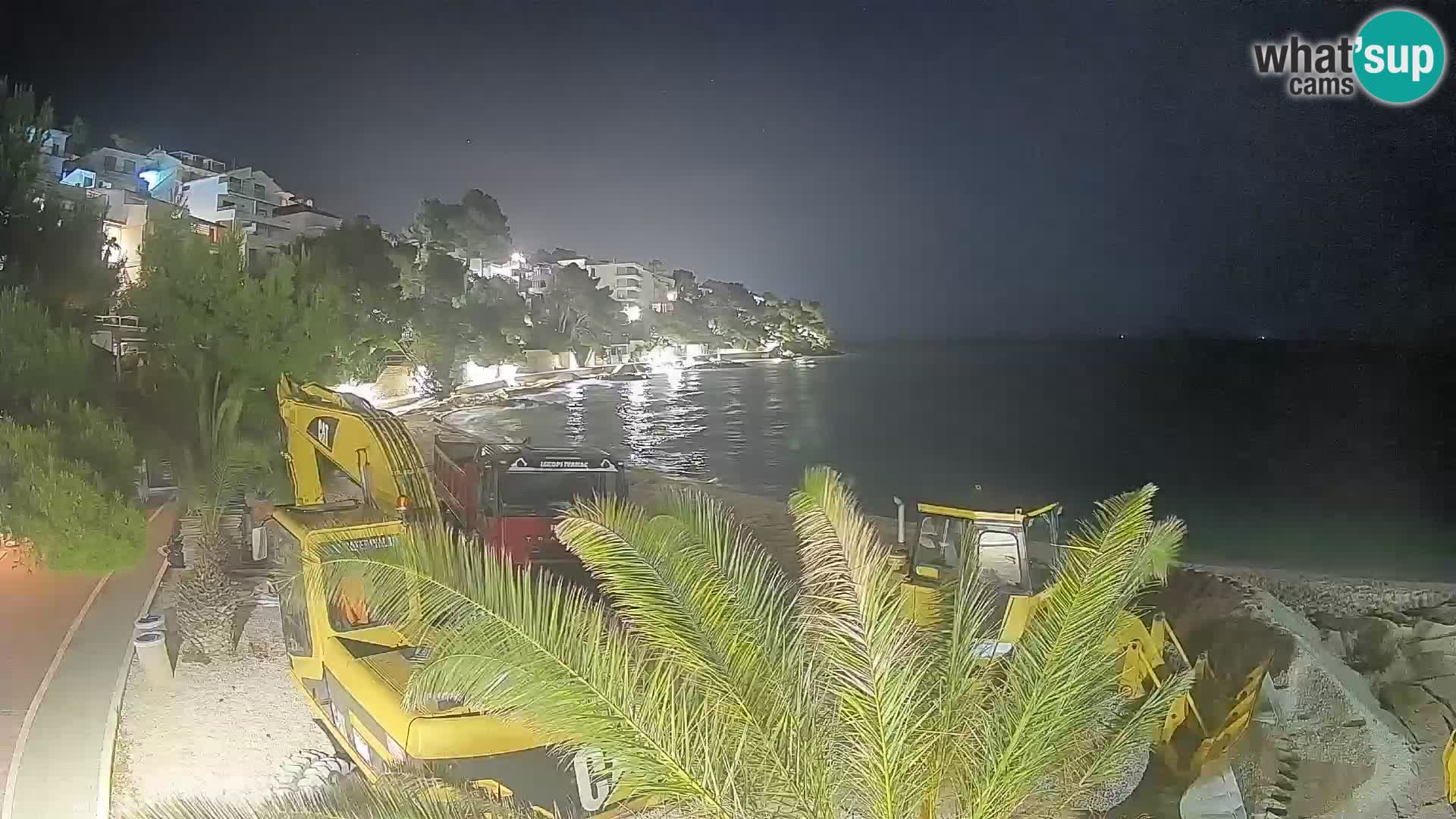 Web kamera Plaža Lučica Brela – Pogled uživo na jadransku obalu