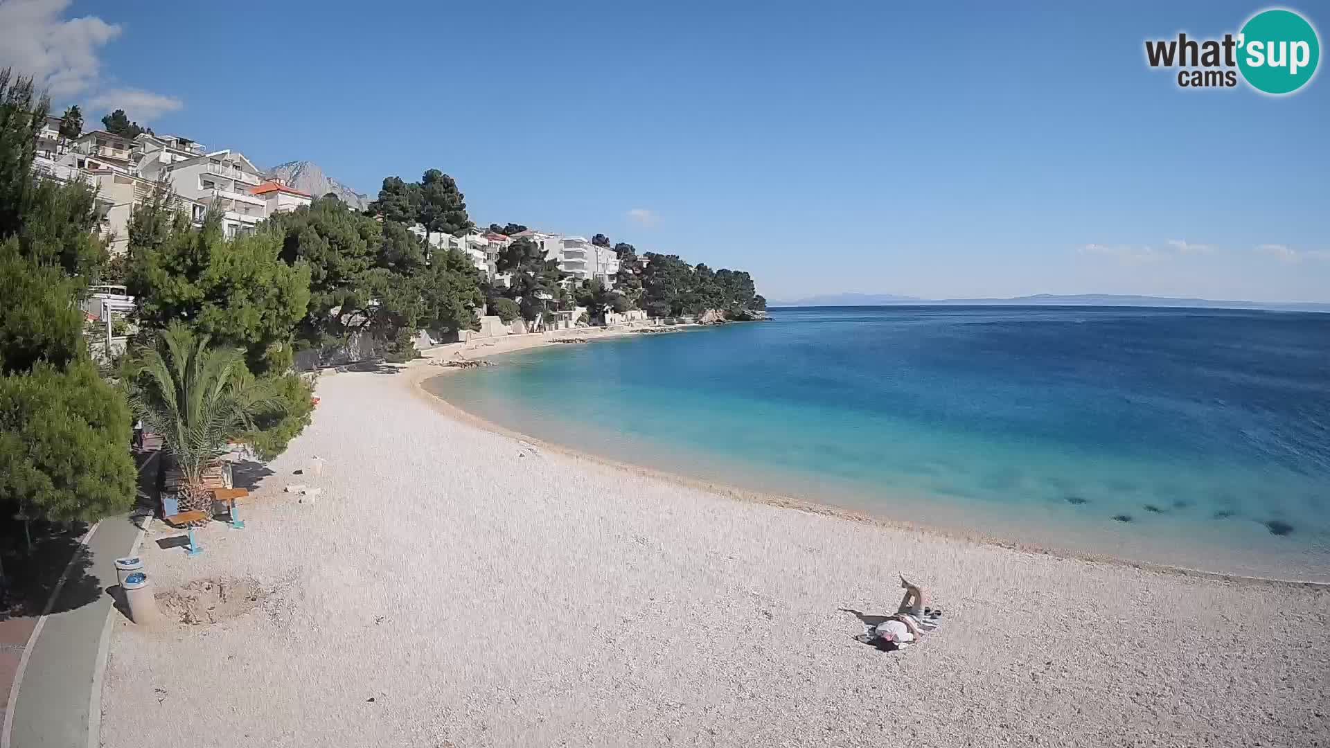 Web kamera Plaža Lučica Brela – Pogled uživo na jadransku obalu