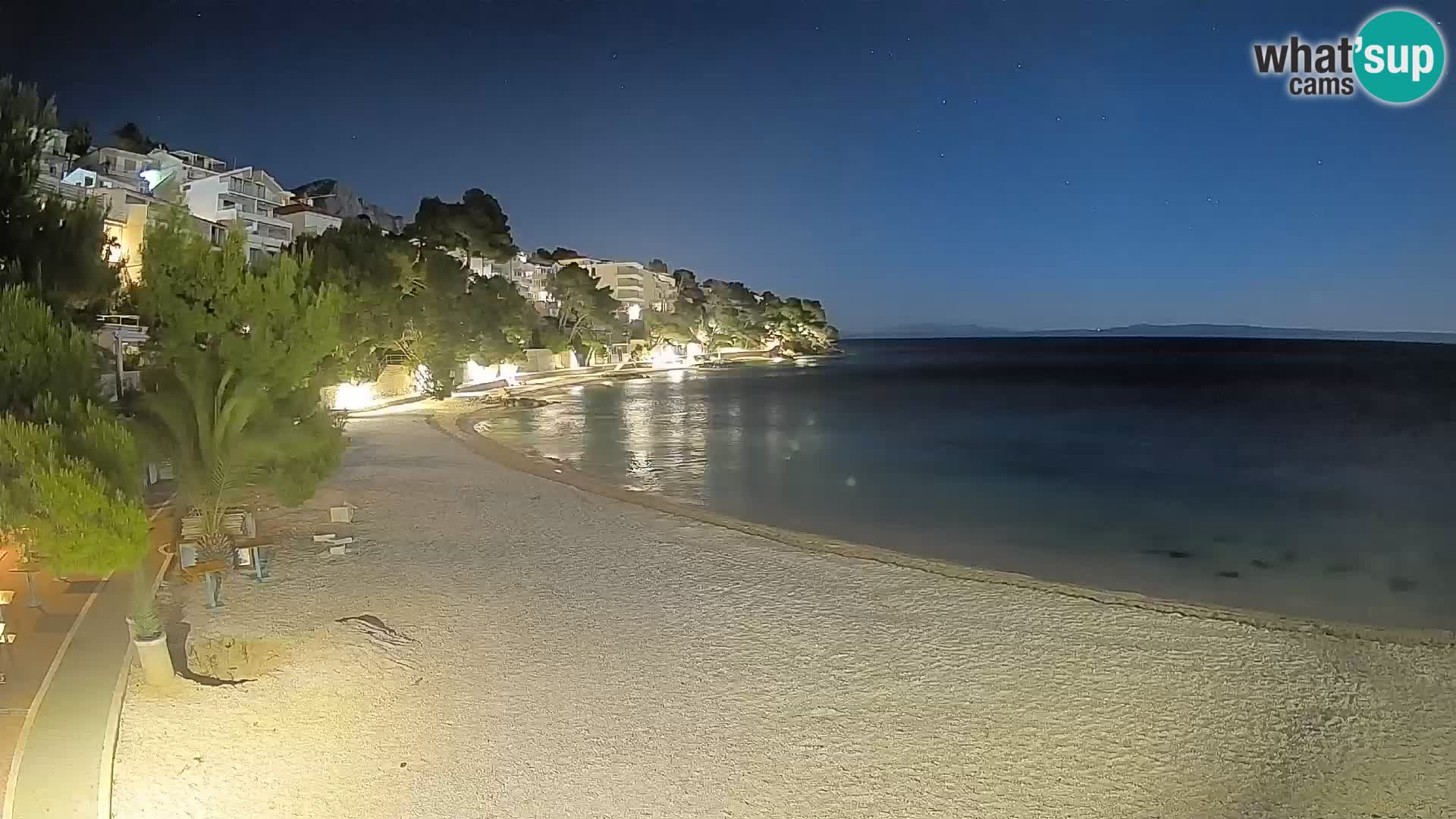 Spletna kamera Plaža Lučica Brela – Pogled v živo na Jadransko obalo