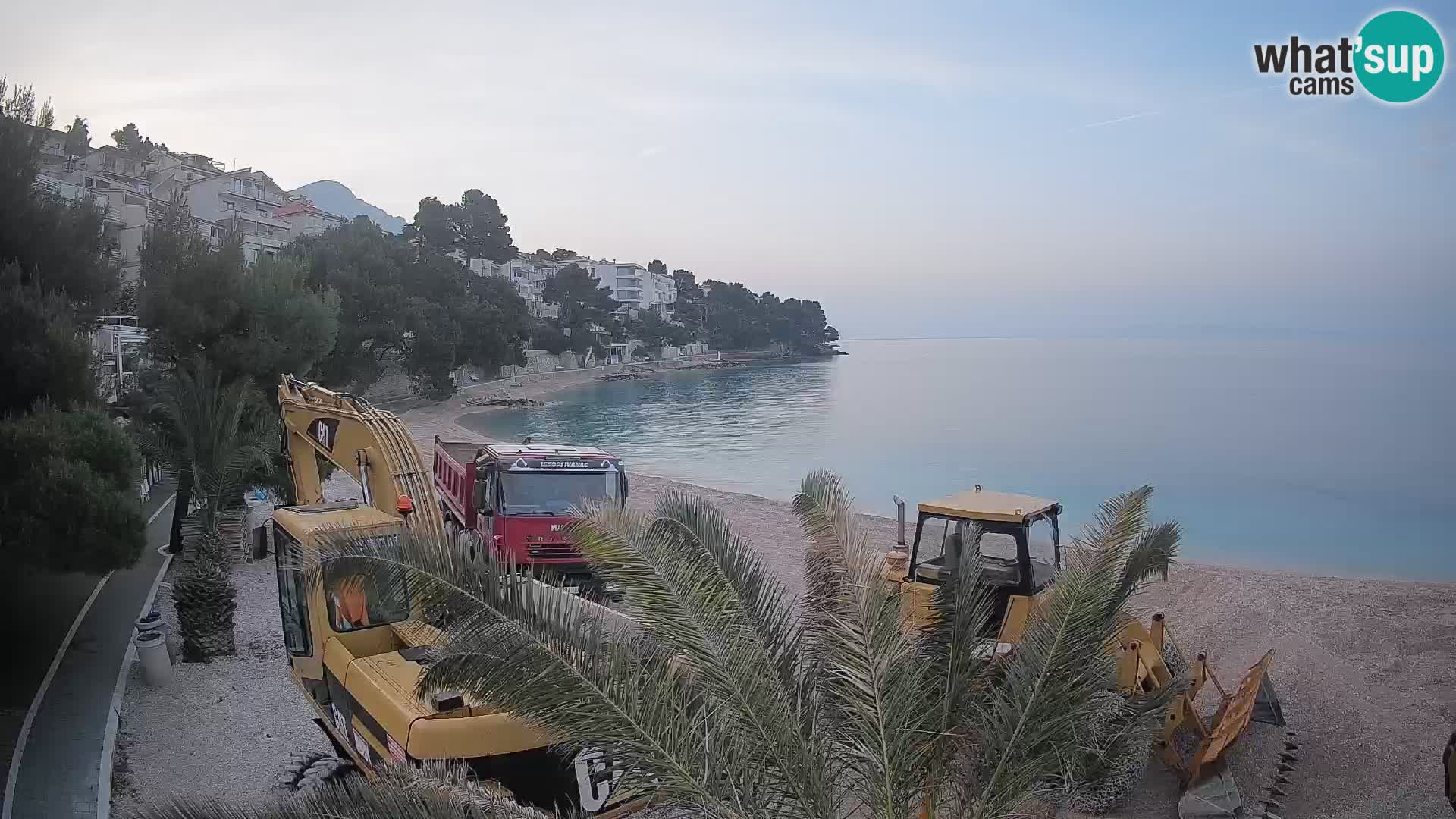 Web kamera Plaža Lučica Brela – Pogled uživo na jadransku obalu