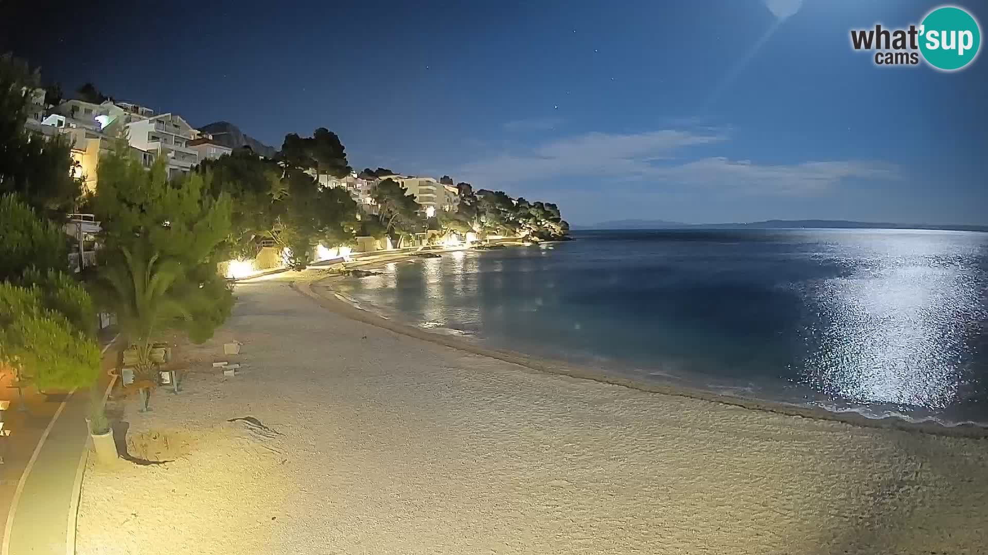 Spletna kamera Plaža Lučica Brela – Pogled v živo na Jadransko obalo