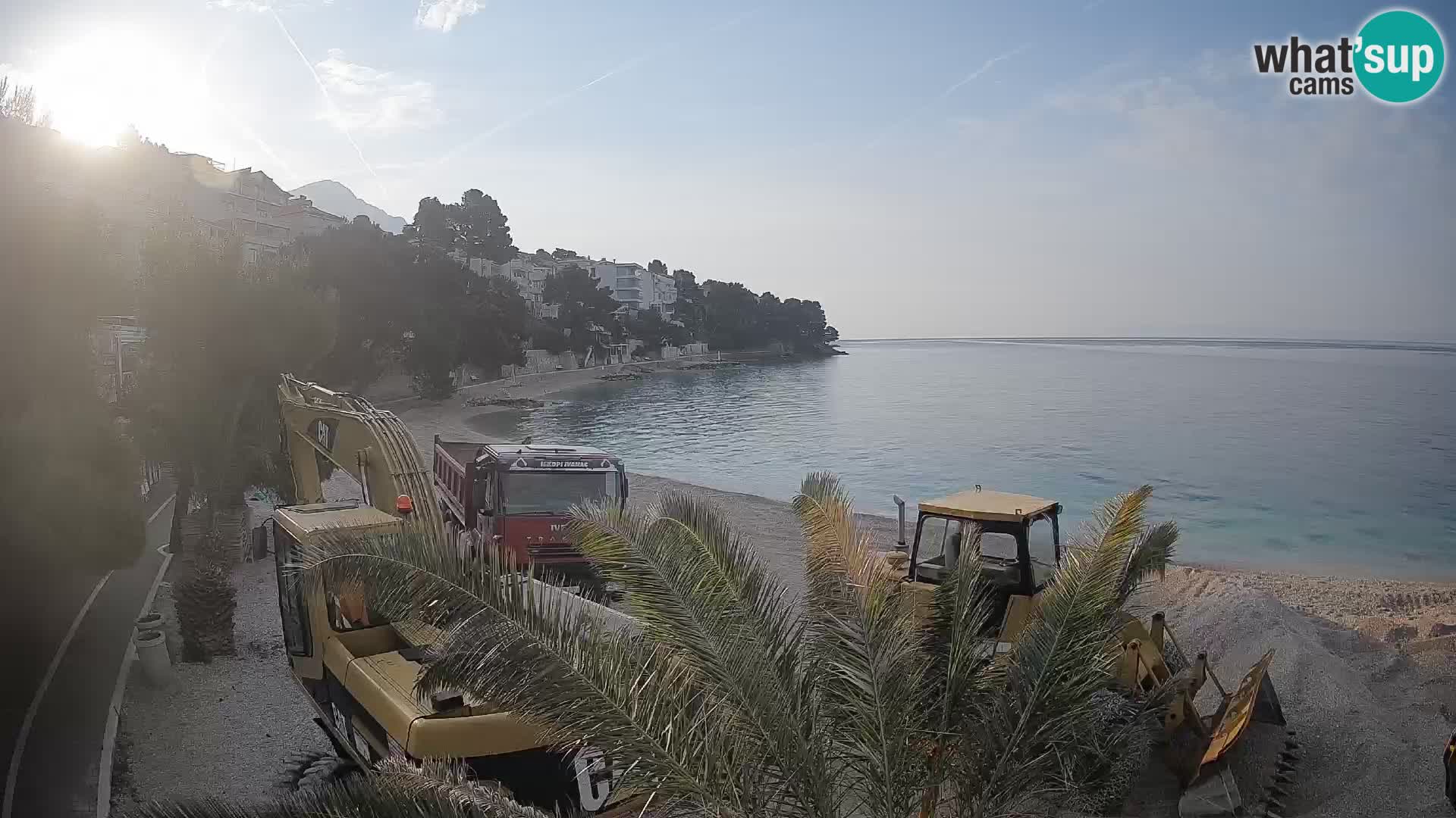 Web kamera Plaža Lučica Brela – Pogled uživo na jadransku obalu