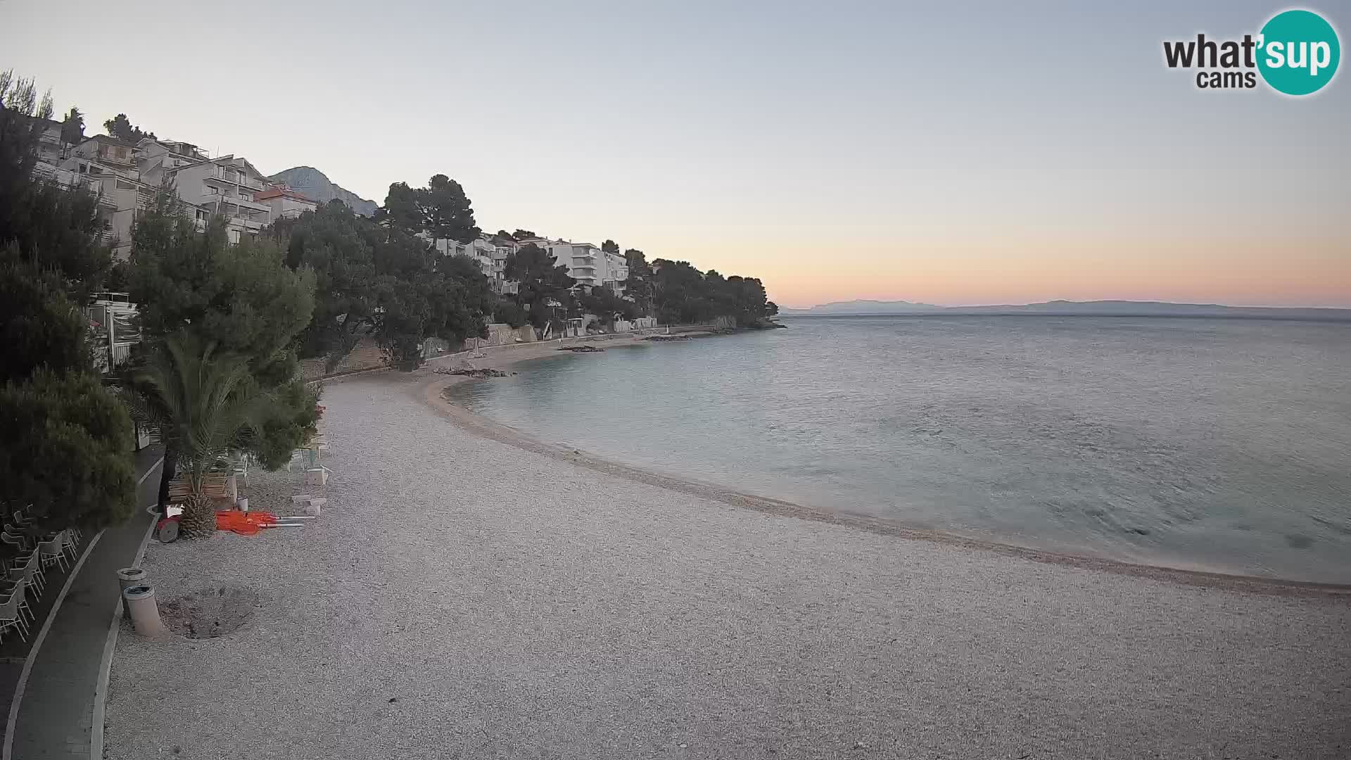 Web kamera Plaža Lučica Brela – Pogled uživo na jadransku obalu