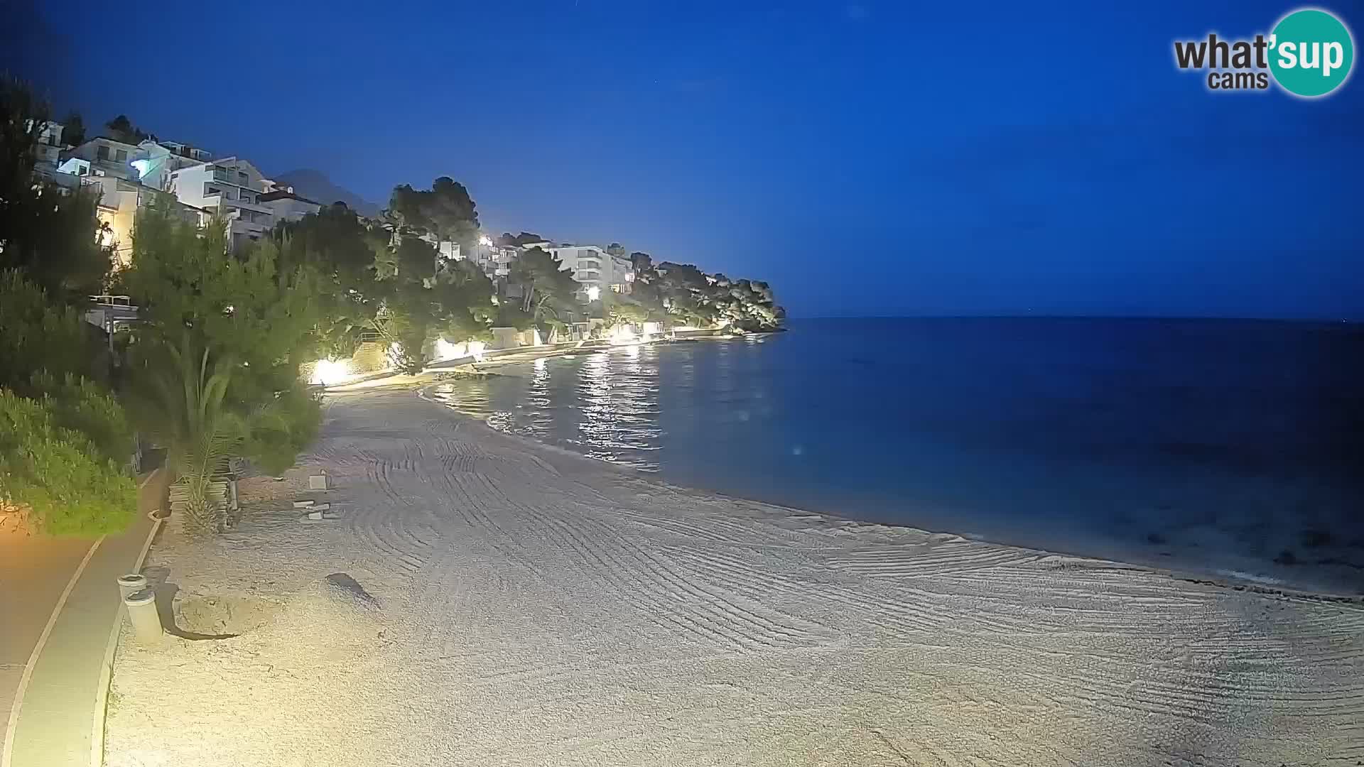 Spletna kamera Plaža Lučica Brela – Pogled v živo na Jadransko obalo