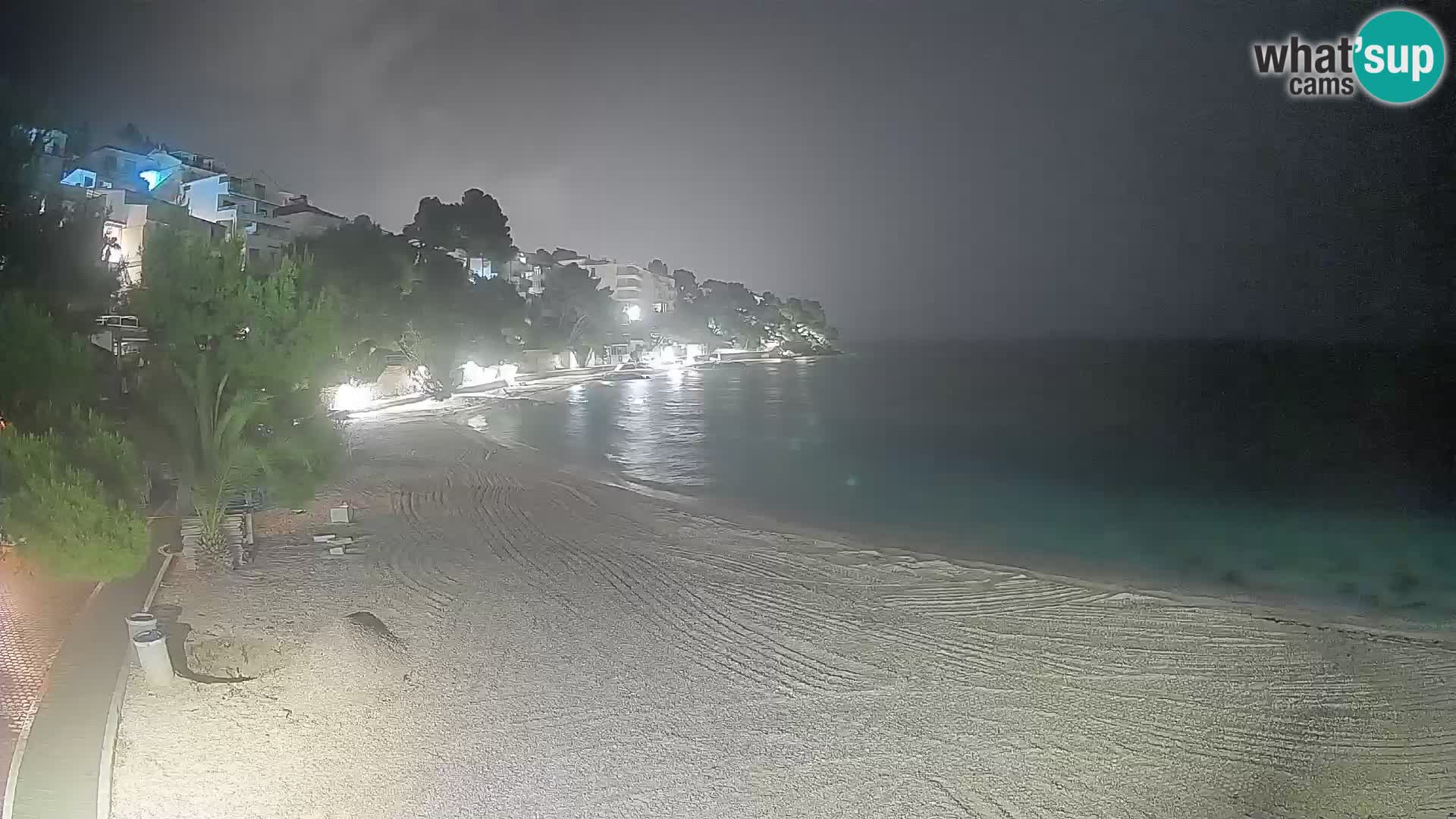 Web kamera Plaža Lučica Brela – Pogled uživo na jadransku obalu