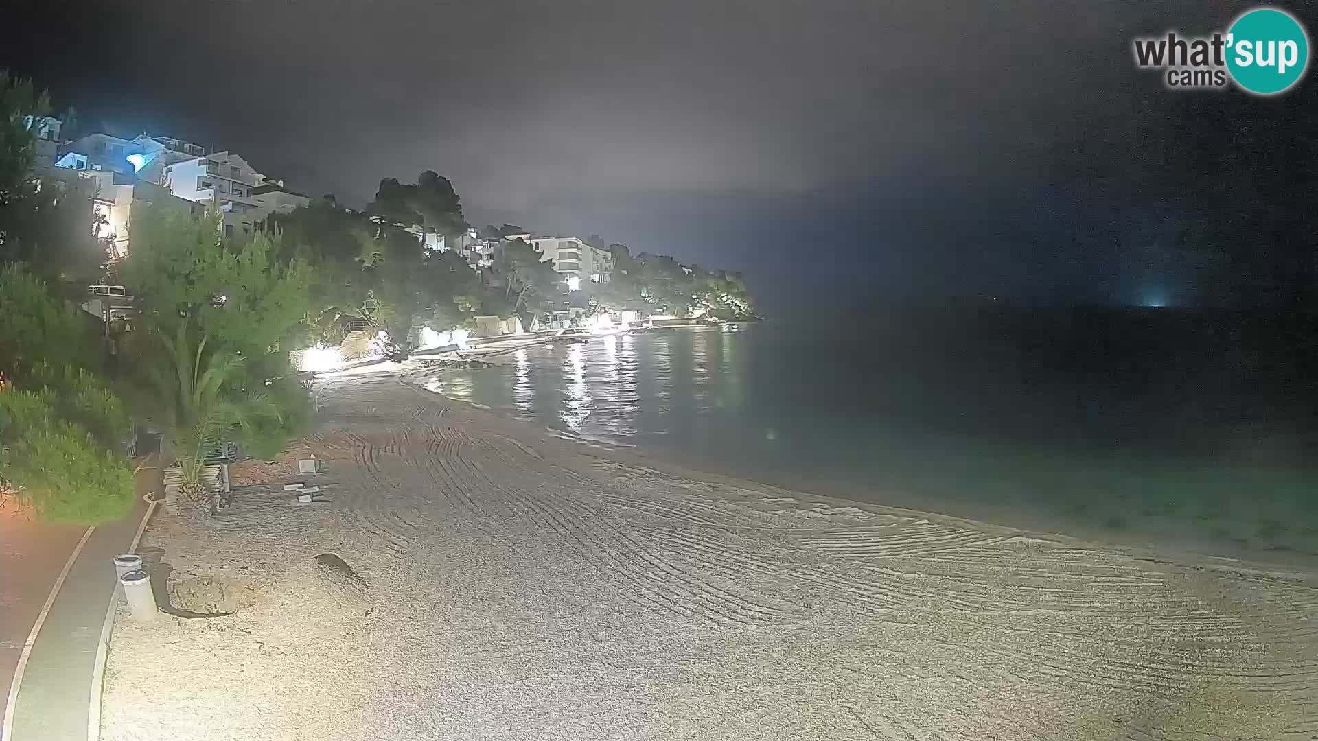 Web kamera Plaža Lučica Brela – Pogled uživo na jadransku obalu