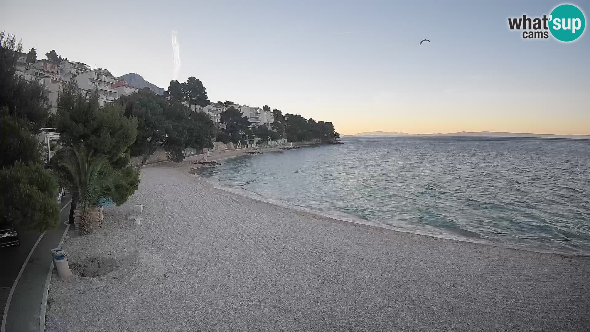 Spletna kamera Plaža Lučica Brela – Pogled v živo na Jadransko obalo