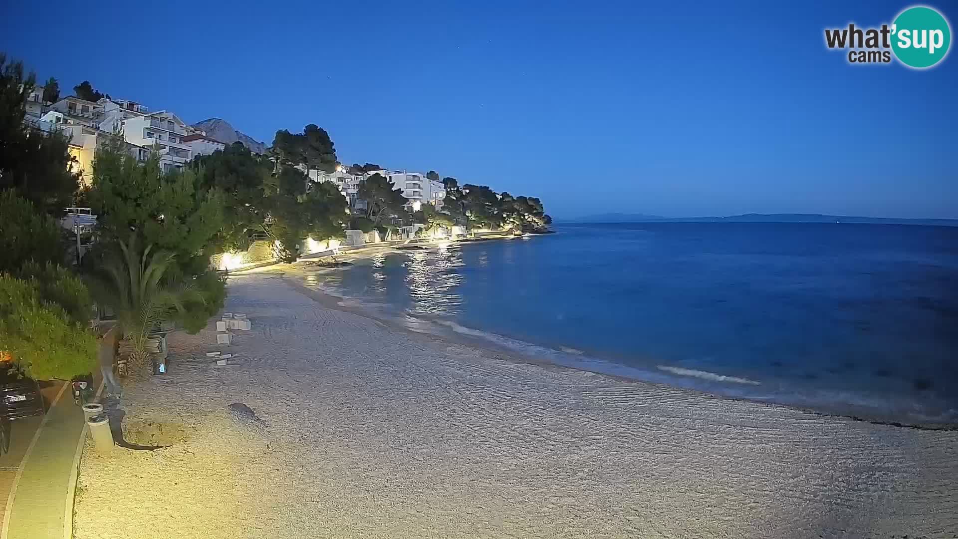 Spletna kamera Plaža Lučica Brela – Pogled v živo na Jadransko obalo