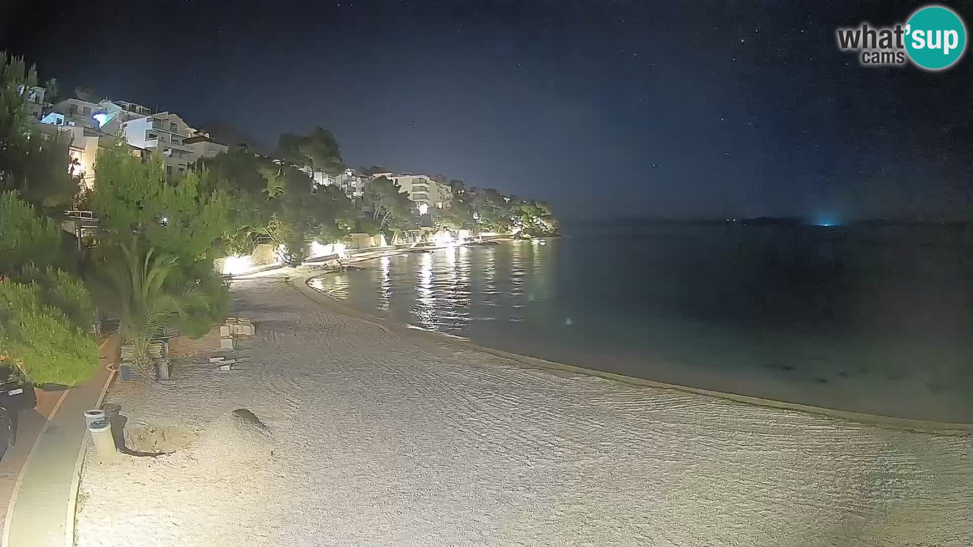 Spletna kamera Plaža Lučica Brela – Pogled v živo na Jadransko obalo