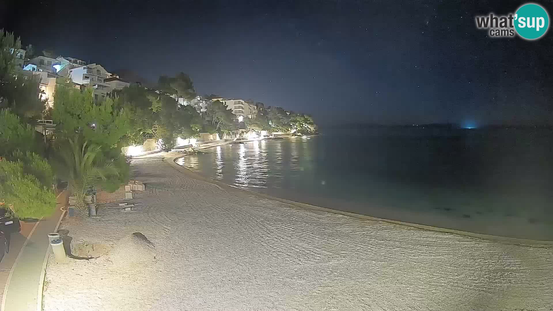 Spletna kamera Plaža Lučica Brela – Pogled v živo na Jadransko obalo