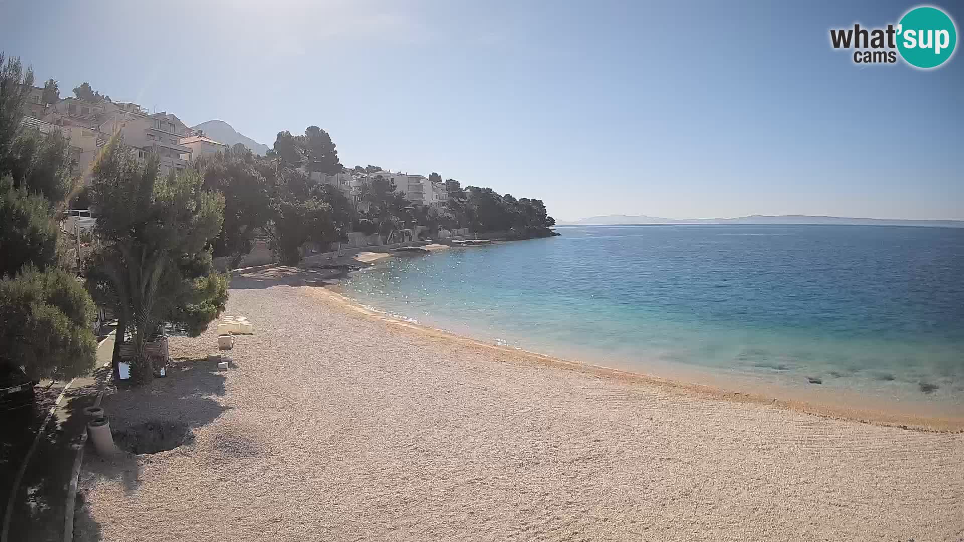 Web kamera Plaža Lučica Brela – Pogled uživo na jadransku obalu