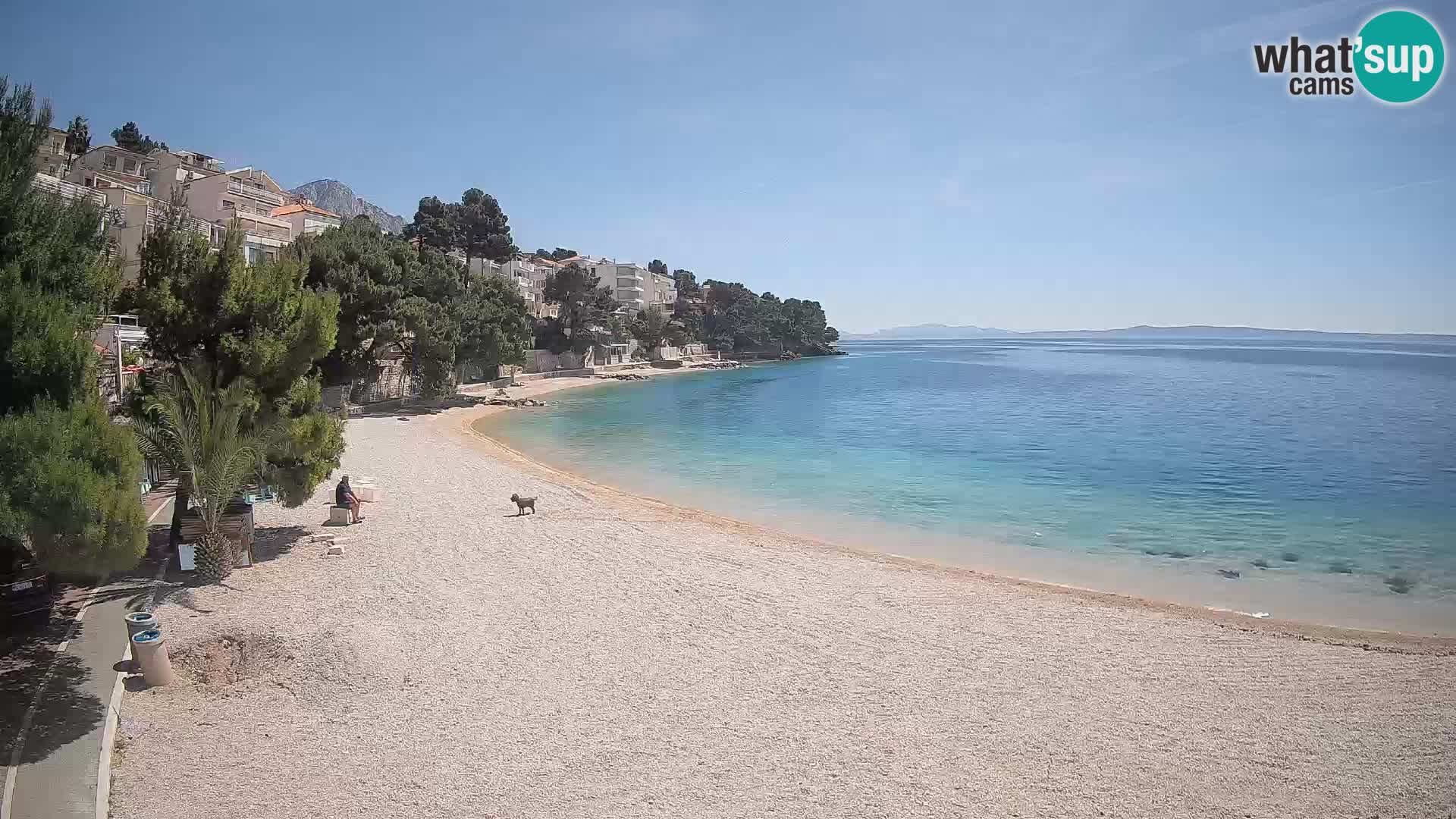 Spletna kamera Plaža Lučica Brela – Pogled v živo na Jadransko obalo