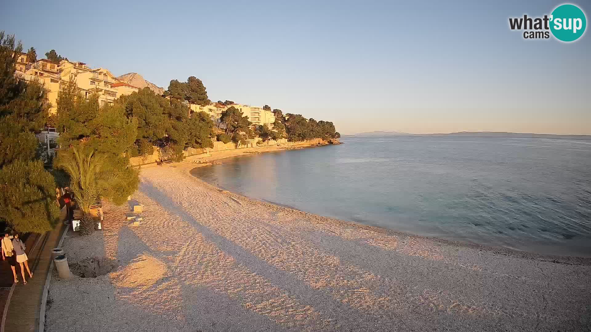 Web kamera Plaža Lučica Brela – Pogled uživo na jadransku obalu