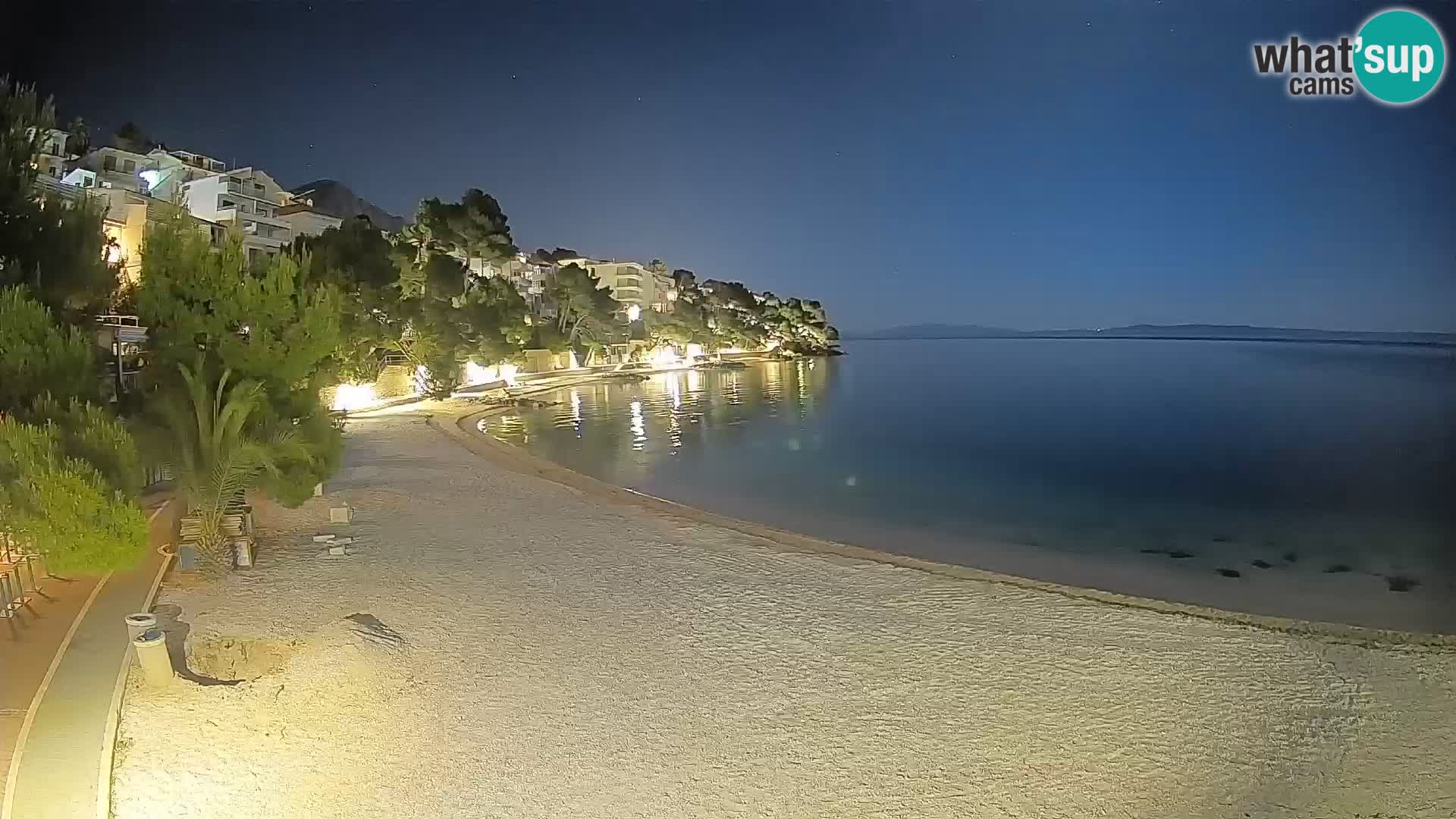 Web kamera Plaža Lučica Brela – Pogled uživo na jadransku obalu