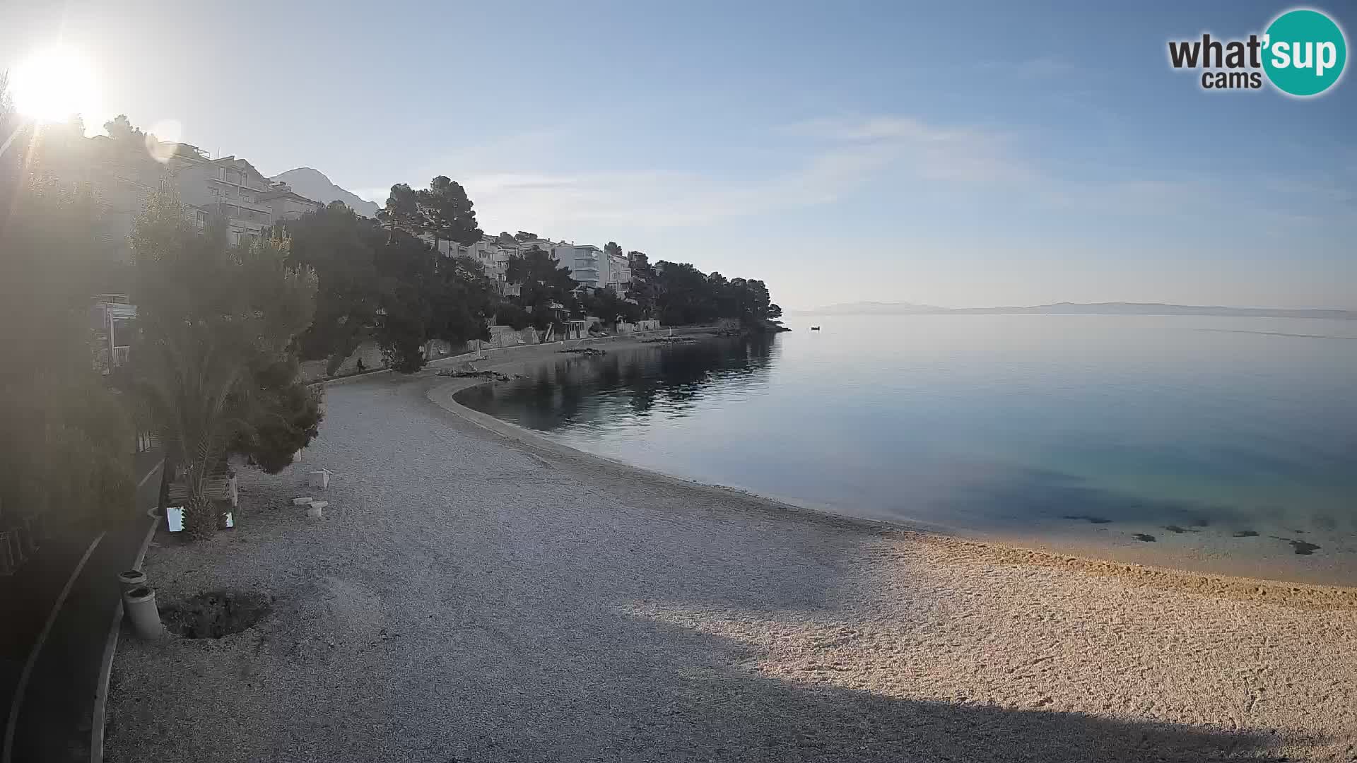 Spletna kamera Plaža Lučica Brela – Pogled v živo na Jadransko obalo