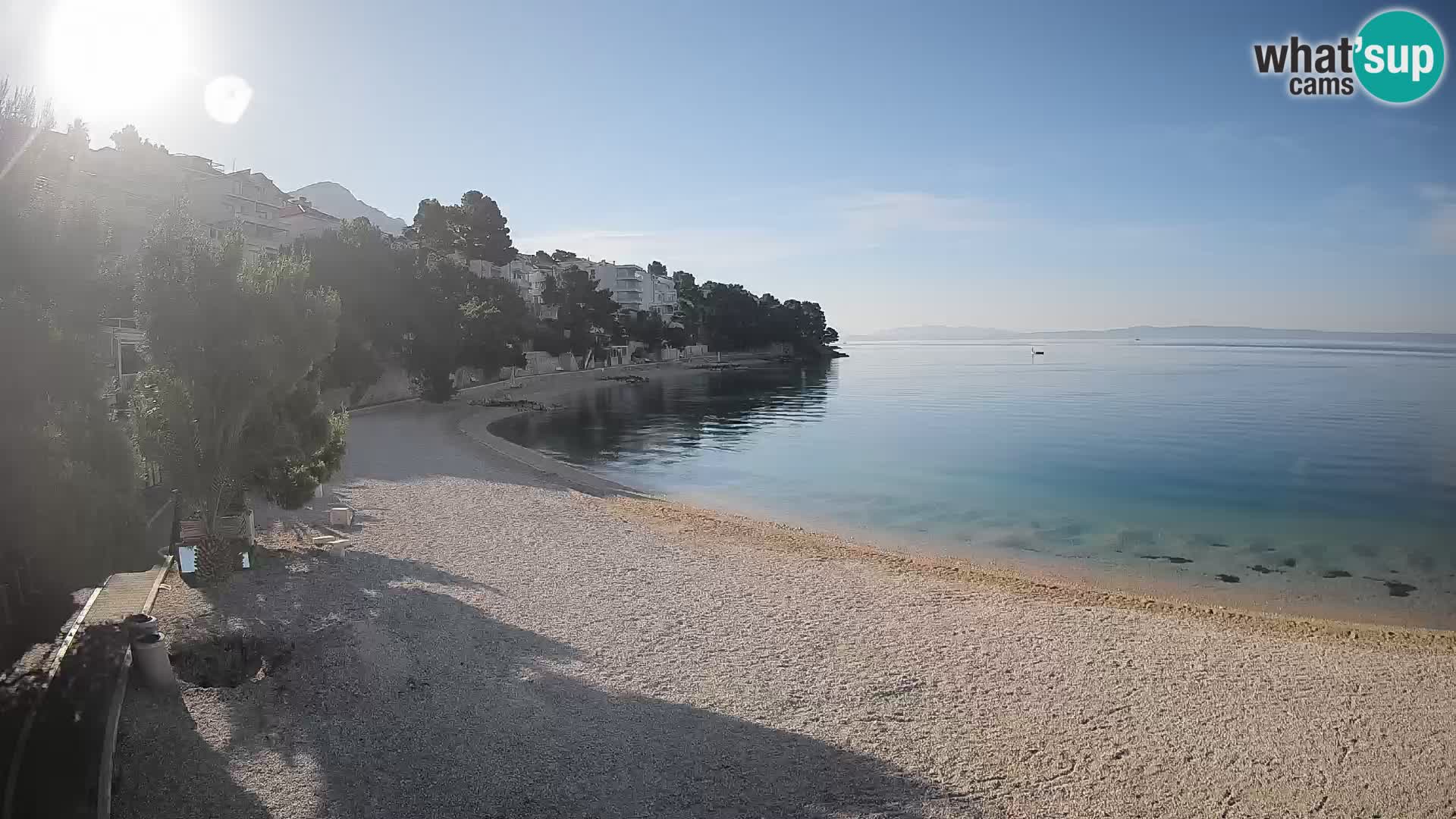 Spletna kamera Plaža Lučica Brela – Pogled v živo na Jadransko obalo
