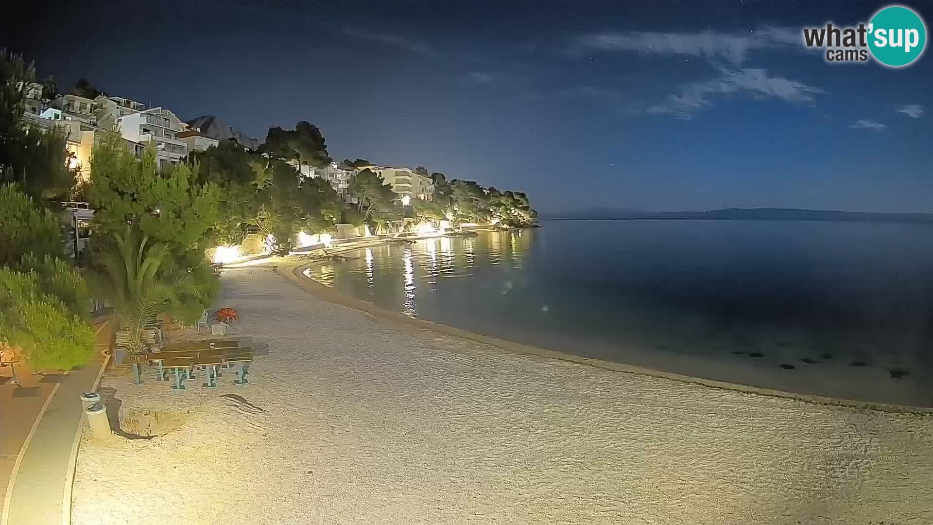 Spletna kamera Plaža Lučica Brela – Pogled v živo na Jadransko obalo