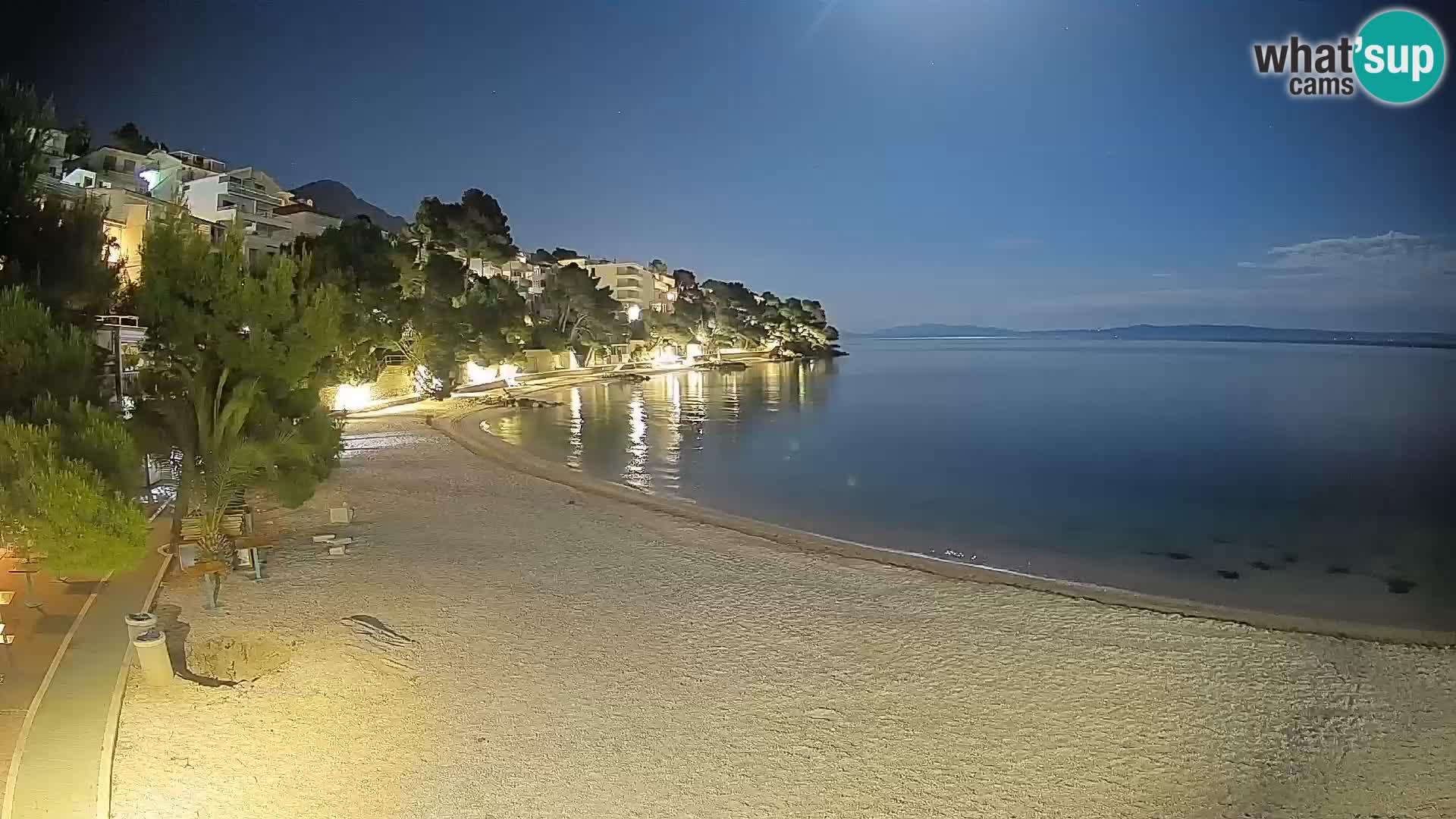 Web kamera Plaža Lučica Brela – Pogled uživo na jadransku obalu