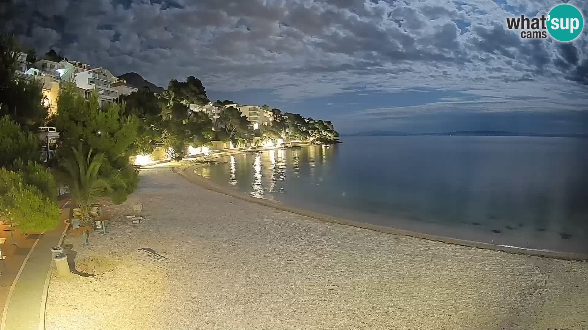 Web kamera Plaža Lučica Brela – Pogled uživo na jadransku obalu