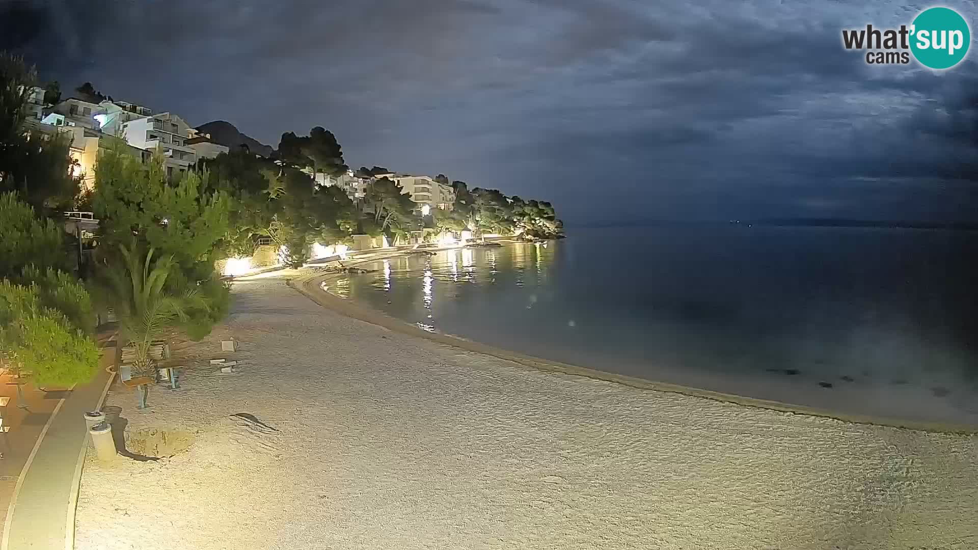 Web kamera Plaža Lučica Brela – Pogled uživo na jadransku obalu