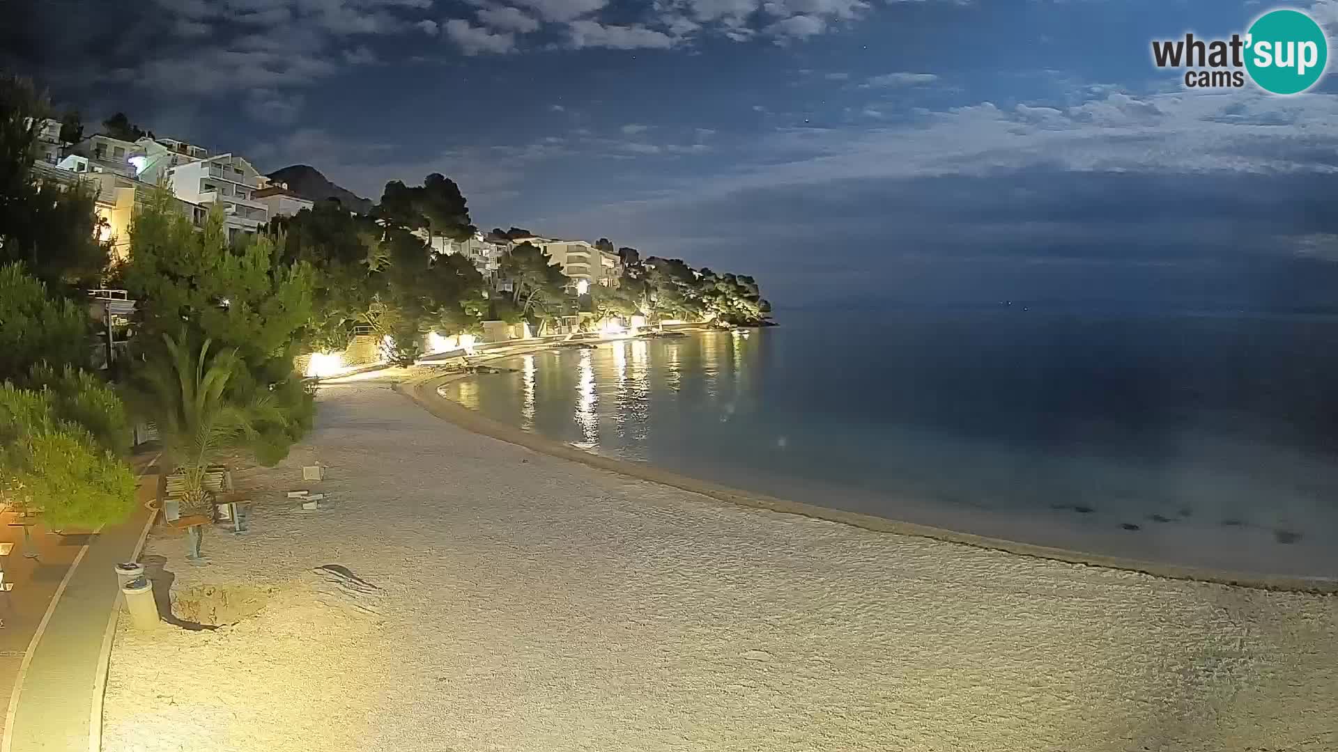 Web kamera Plaža Lučica Brela – Pogled uživo na jadransku obalu