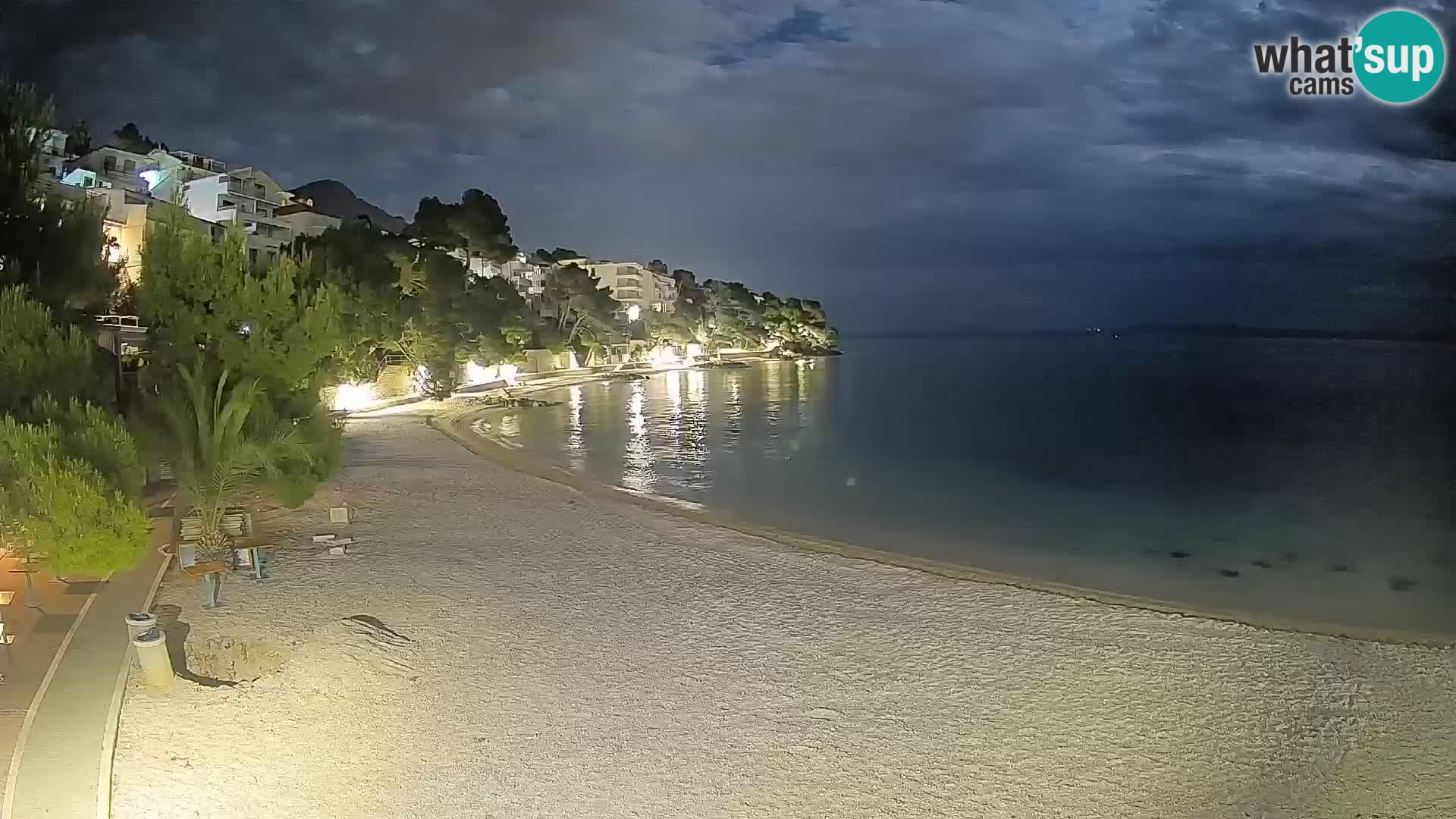 Web kamera Plaža Lučica Brela – Pogled uživo na jadransku obalu