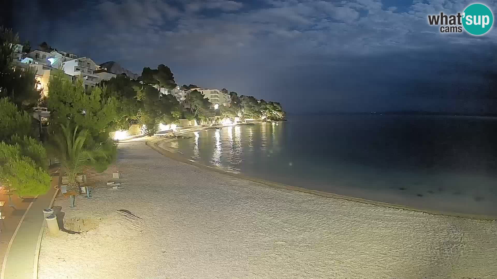 Web kamera Plaža Lučica Brela – Pogled uživo na jadransku obalu