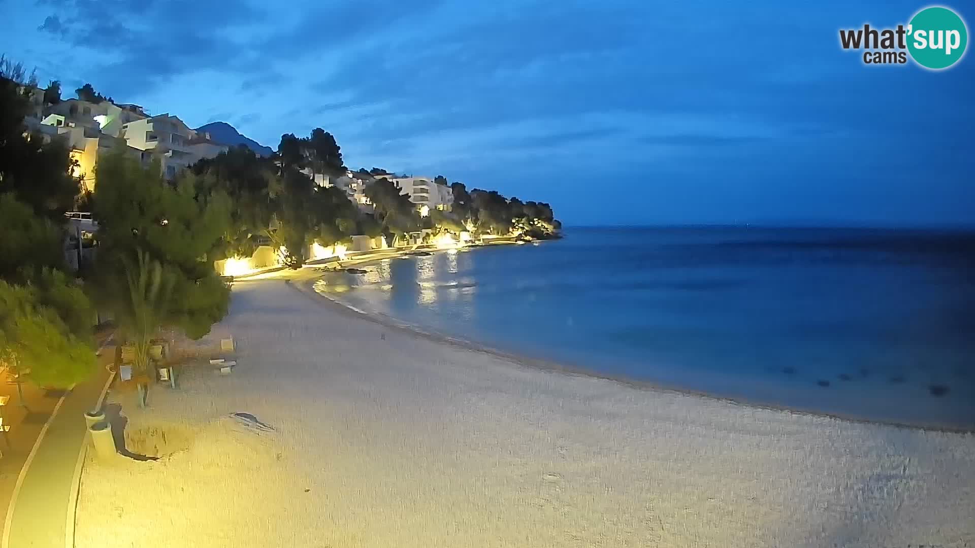 Web kamera Plaža Lučica Brela – Pogled uživo na jadransku obalu