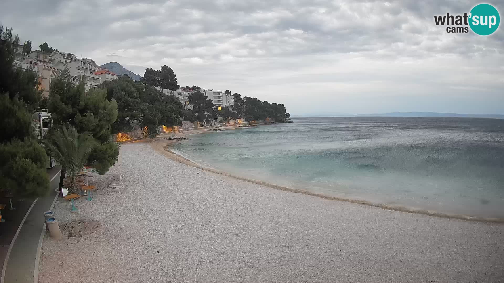 Spletna kamera Plaža Lučica Brela – Pogled v živo na Jadransko obalo