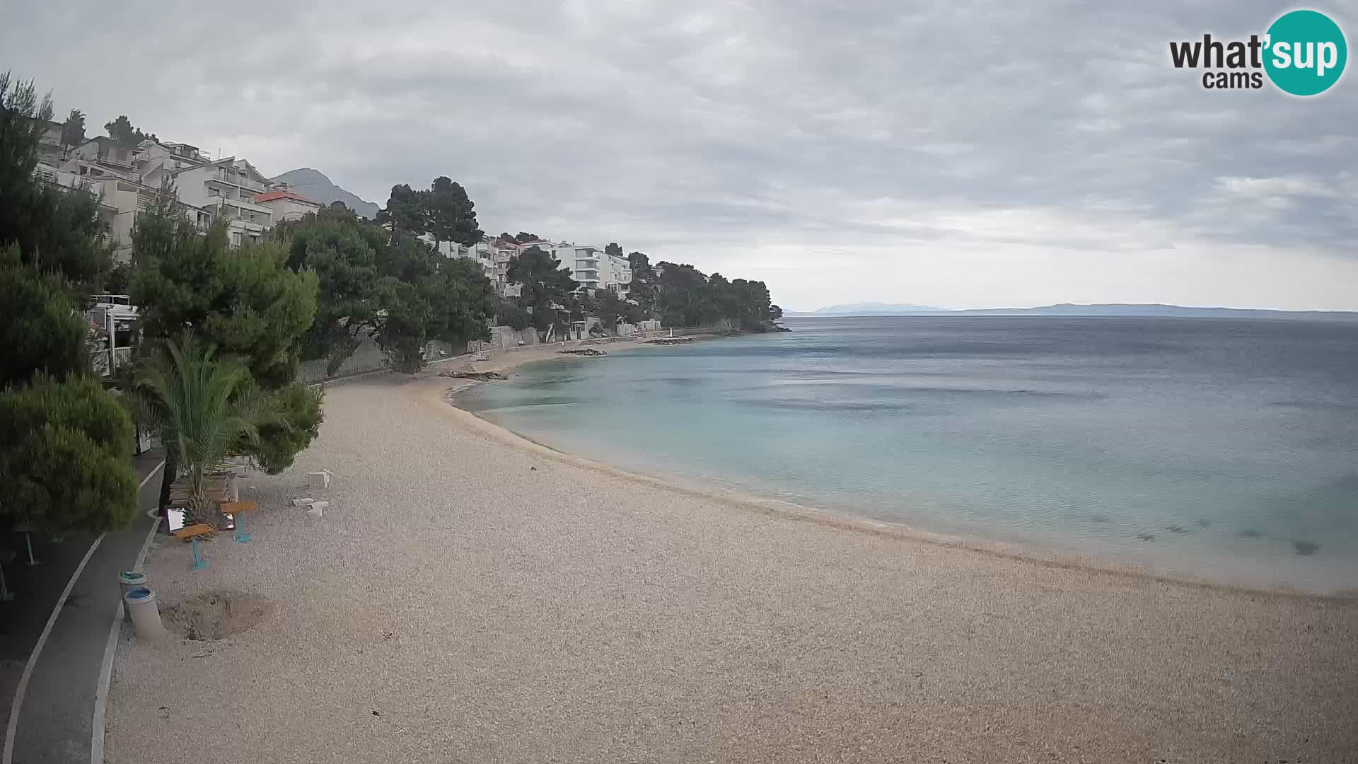 Web kamera Plaža Lučica Brela – Pogled uživo na jadransku obalu