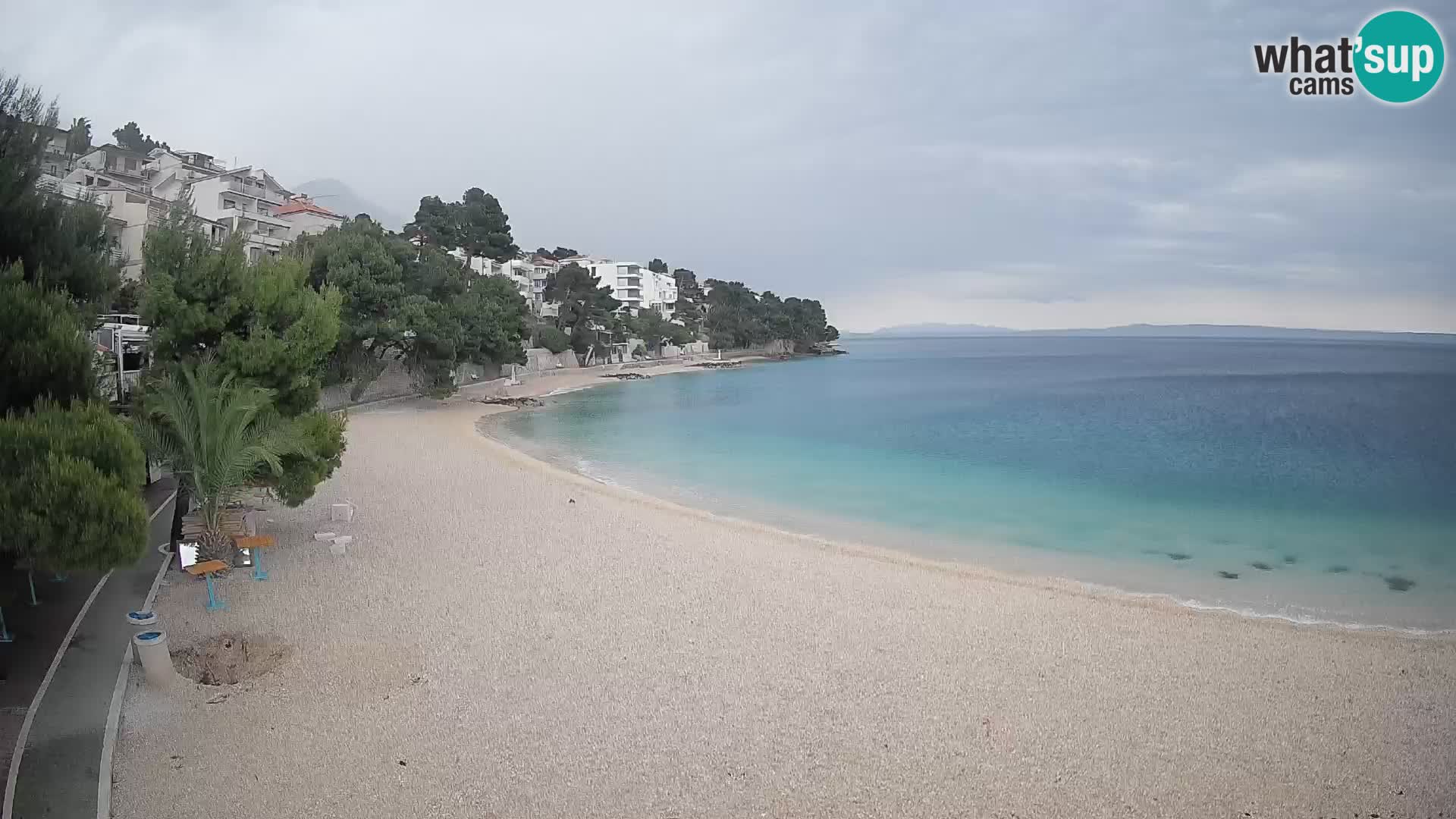 Web kamera Plaža Lučica Brela – Pogled uživo na jadransku obalu