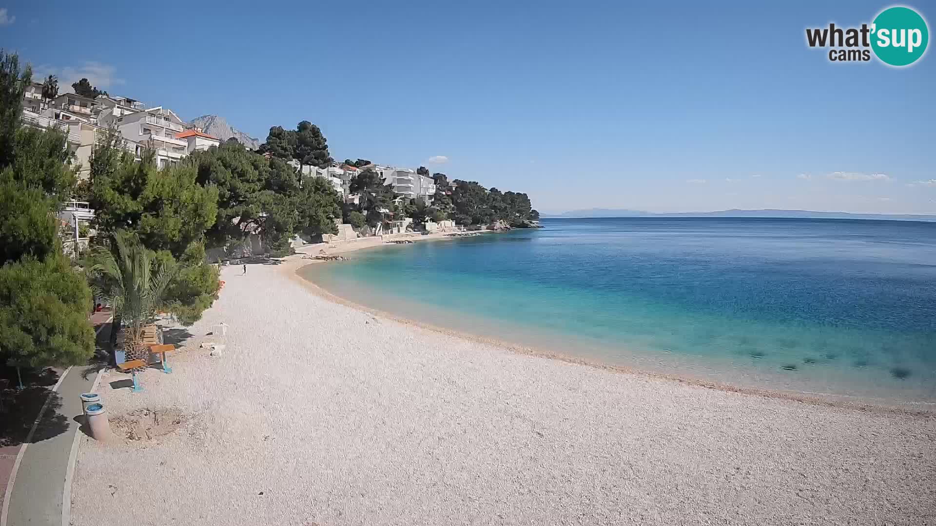 Web kamera Plaža Lučica Brela – Pogled uživo na jadransku obalu