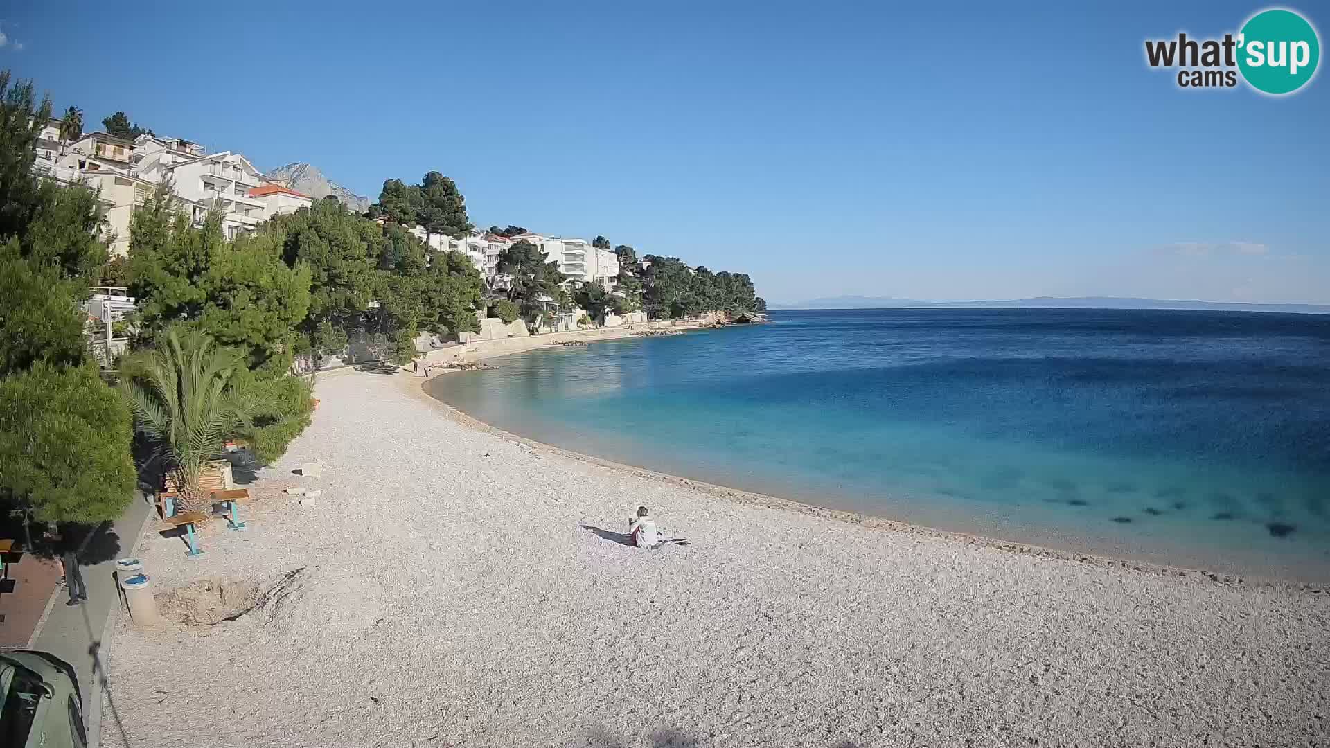 Spletna kamera Plaža Lučica Brela – Pogled v živo na Jadransko obalo
