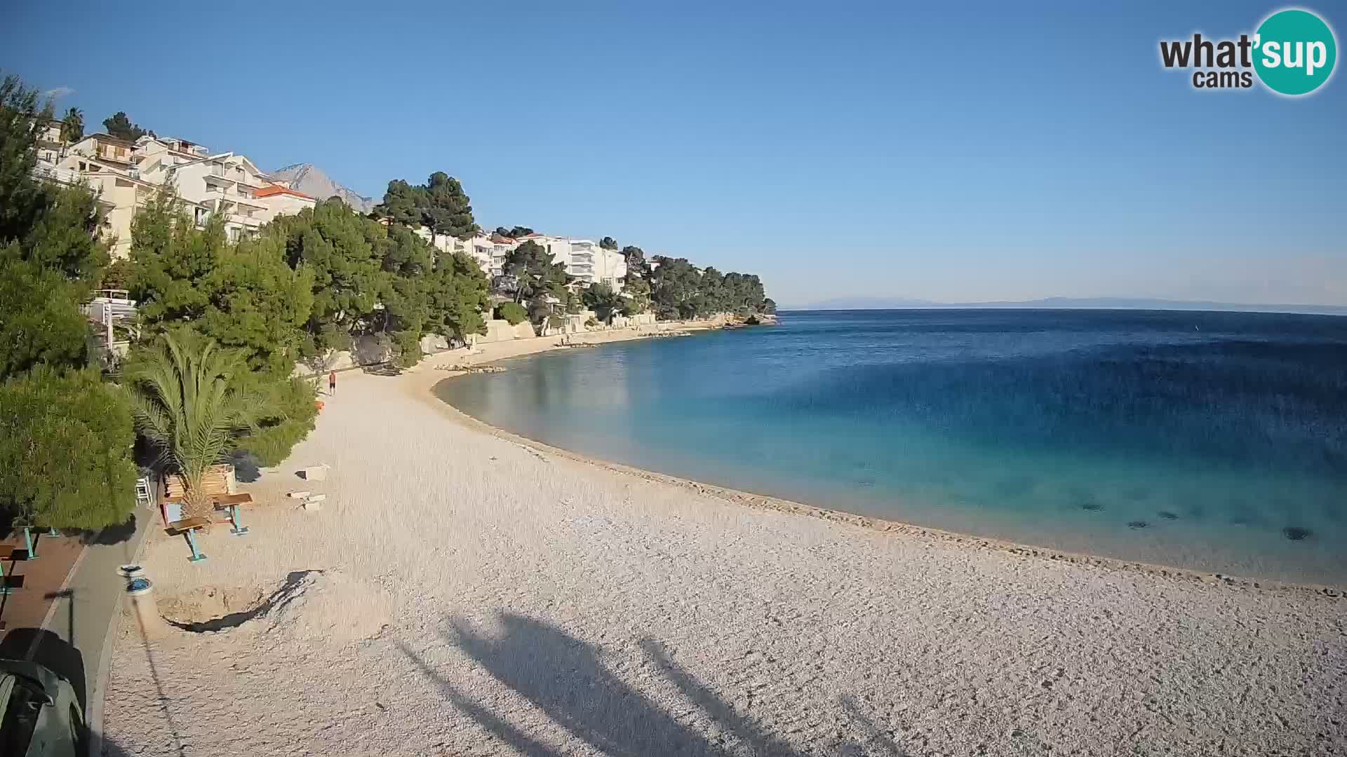 Web kamera Plaža Lučica Brela – Pogled uživo na jadransku obalu