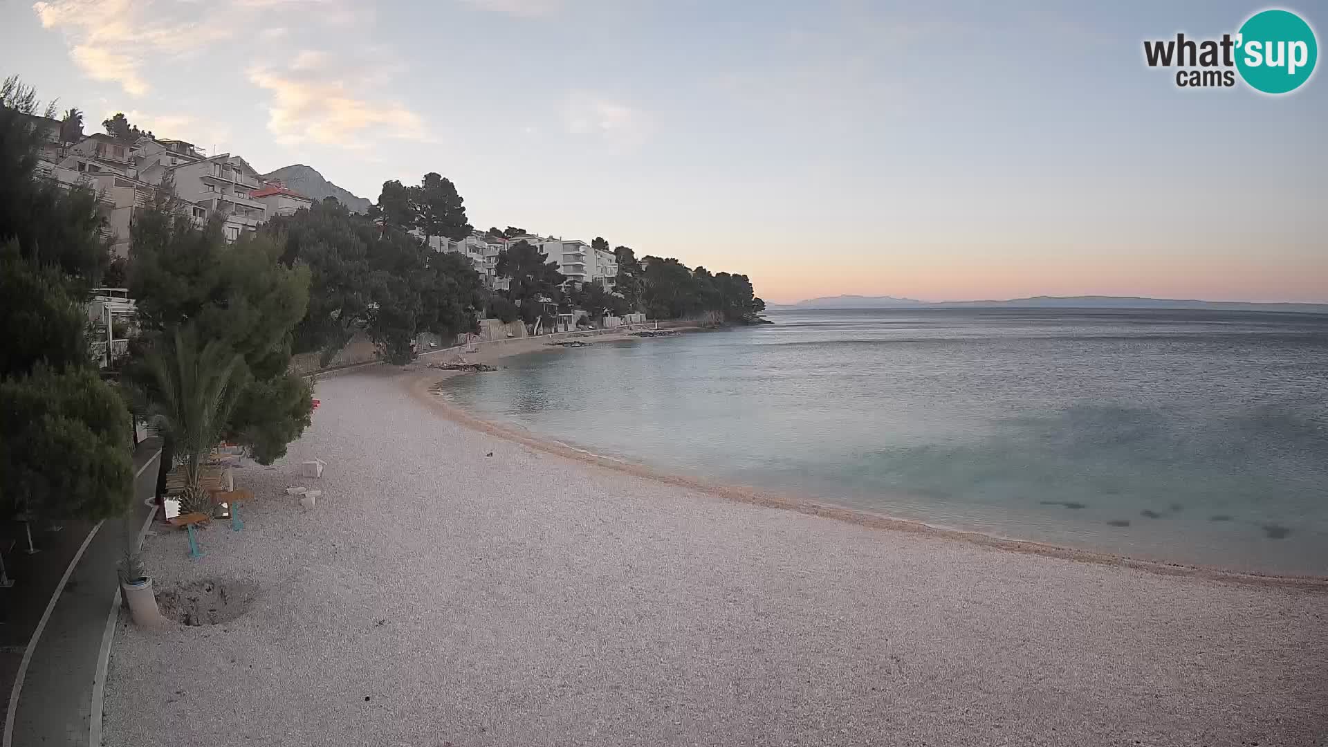 Web kamera Plaža Lučica Brela – Pogled uživo na jadransku obalu